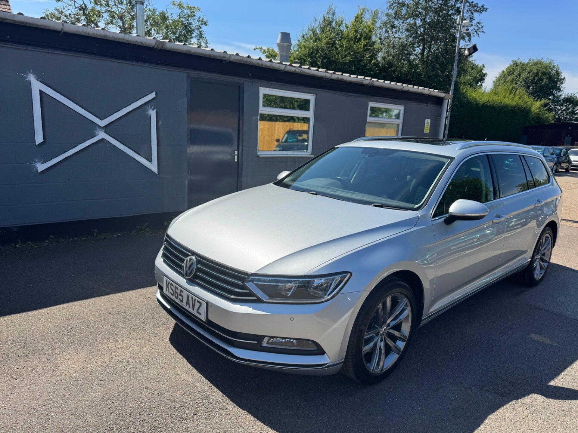 Volkswagen Passat view 11
