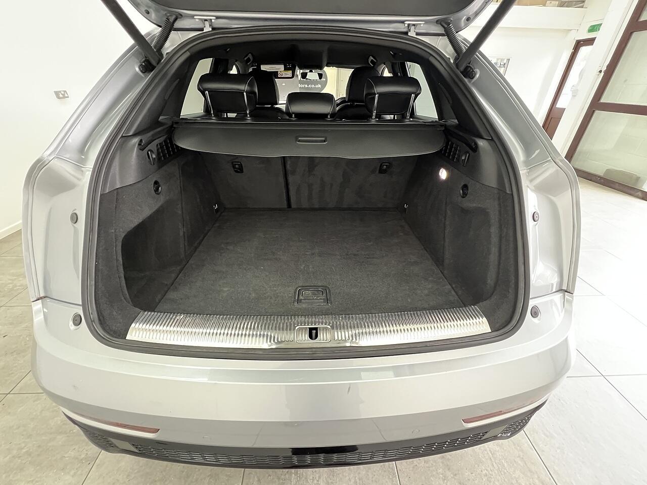 Audi Q3 view 16