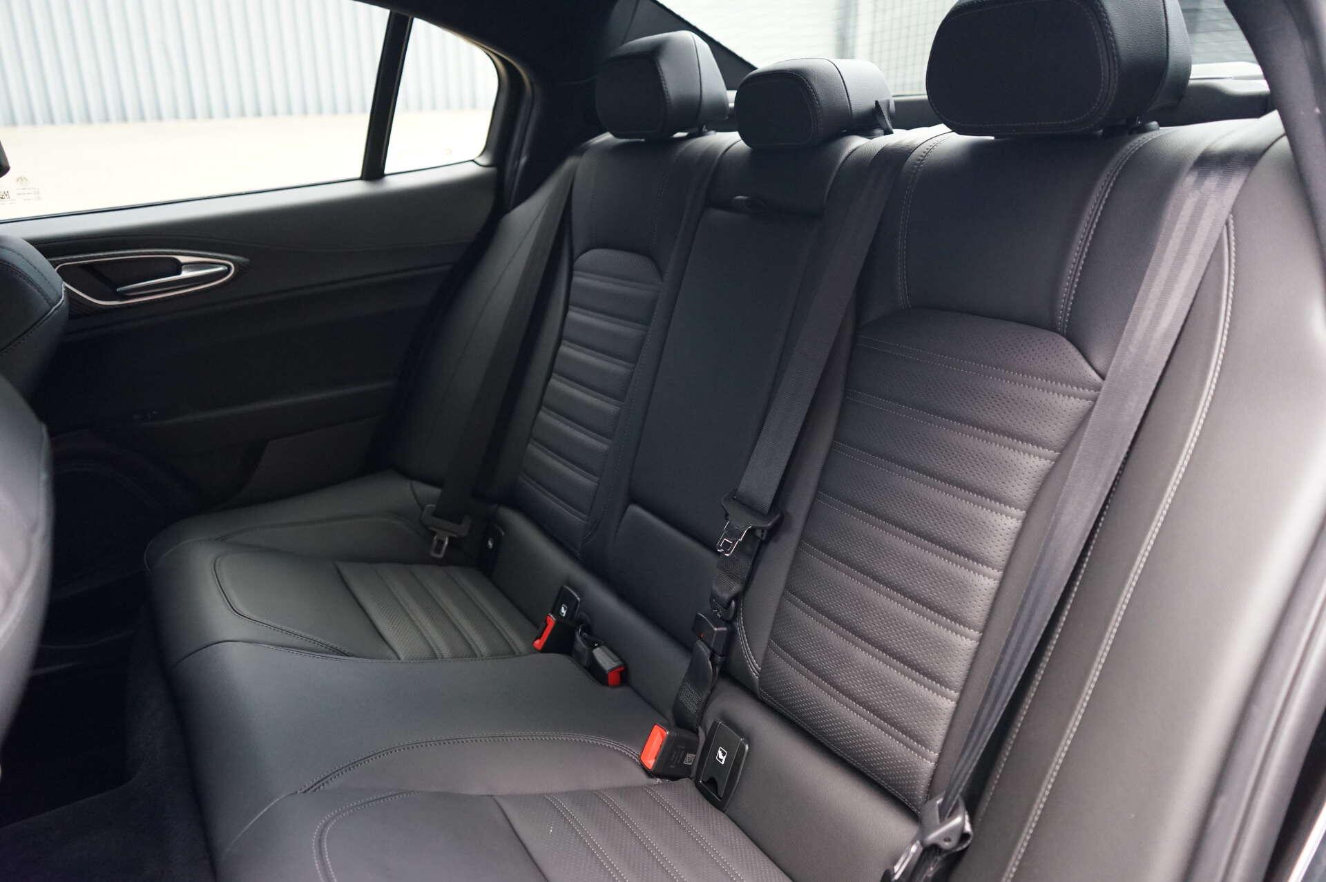 Alfa Romeo Giulia view 11