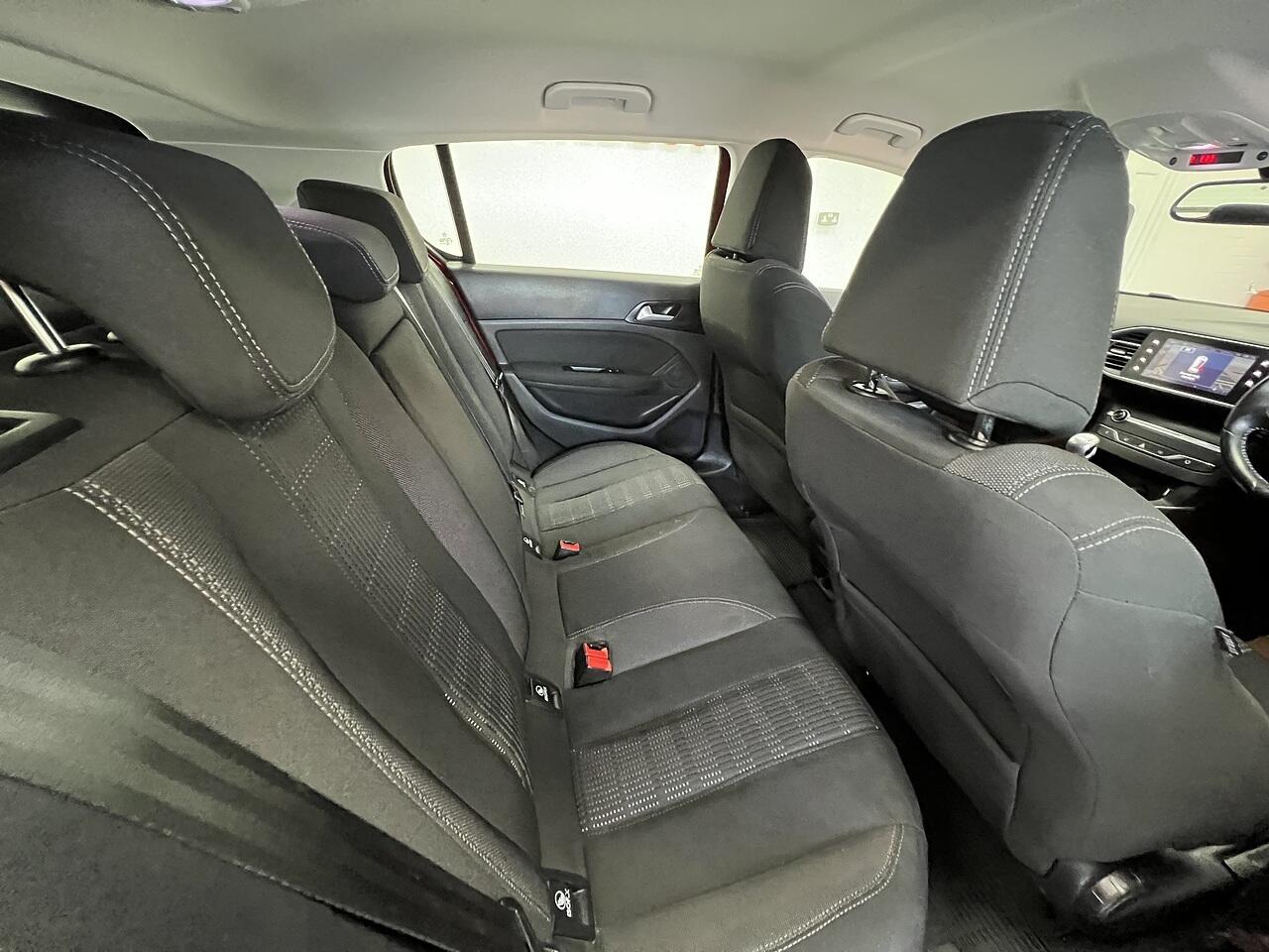 Peugeot 308 view 16