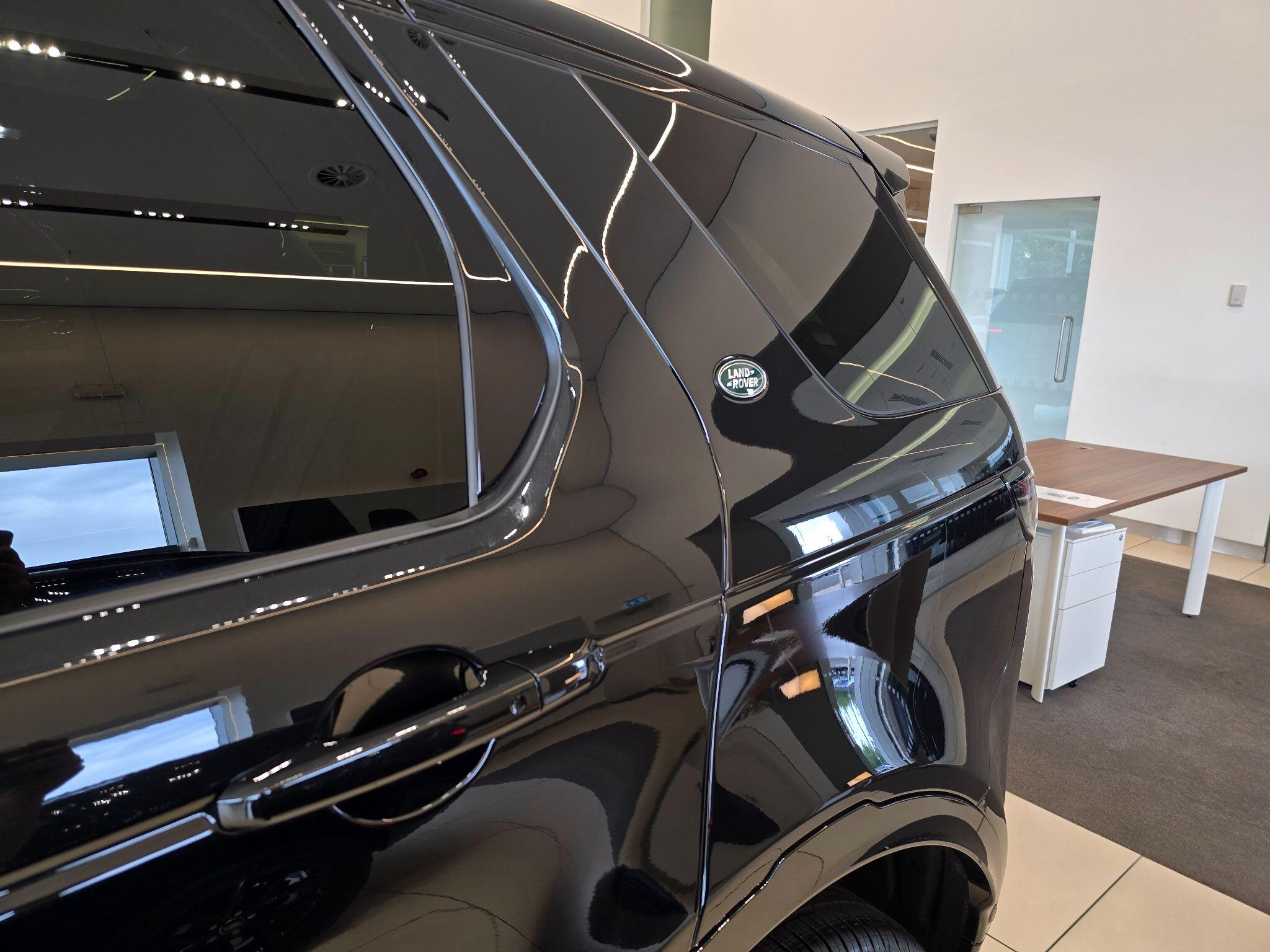 Land Rover Discovery Sport view 48