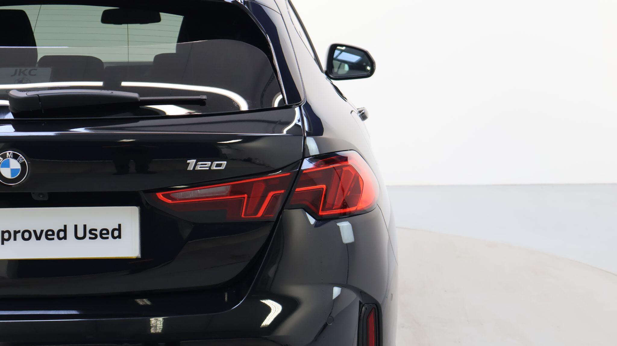 BMW 1 Series view 20