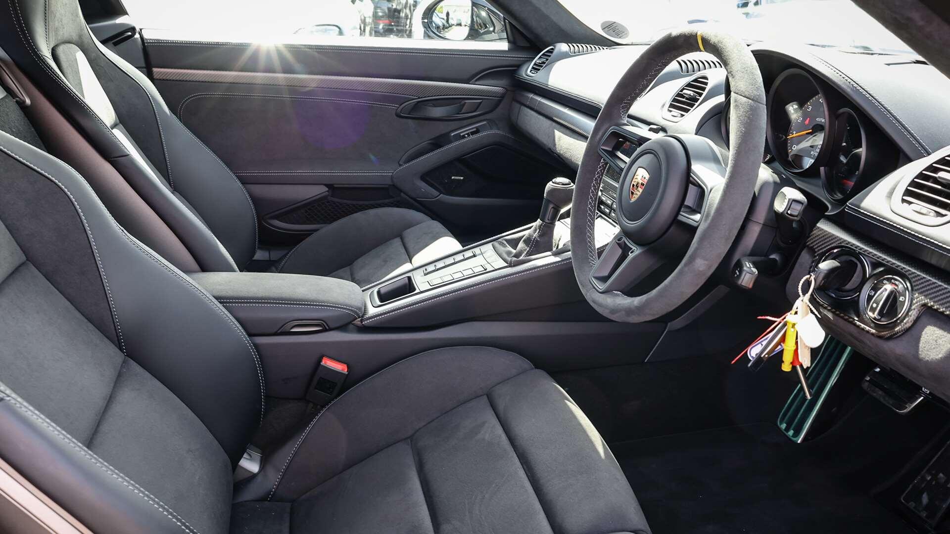 Porsche Cayman view 11