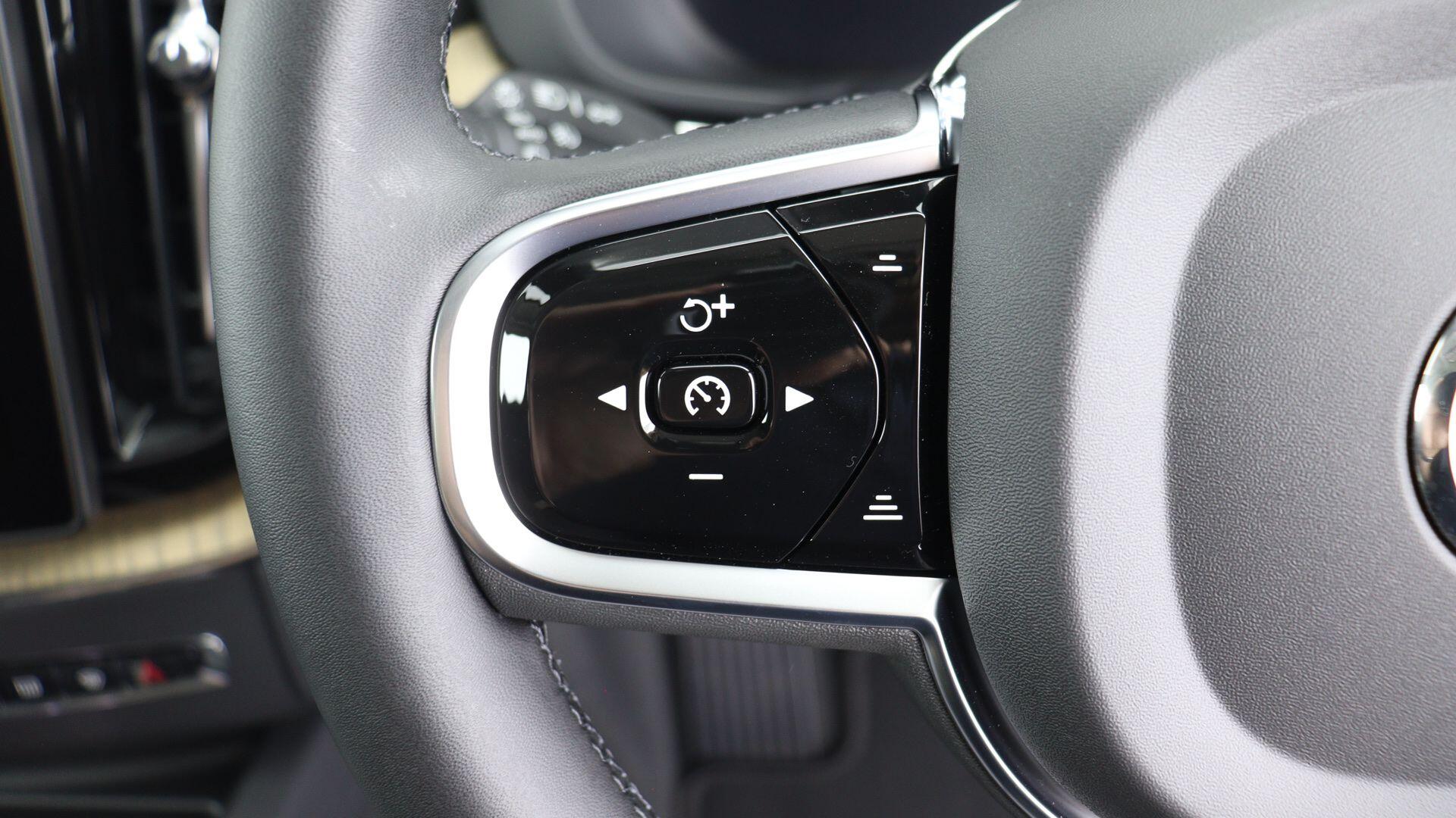 Volvo XC60 view 29