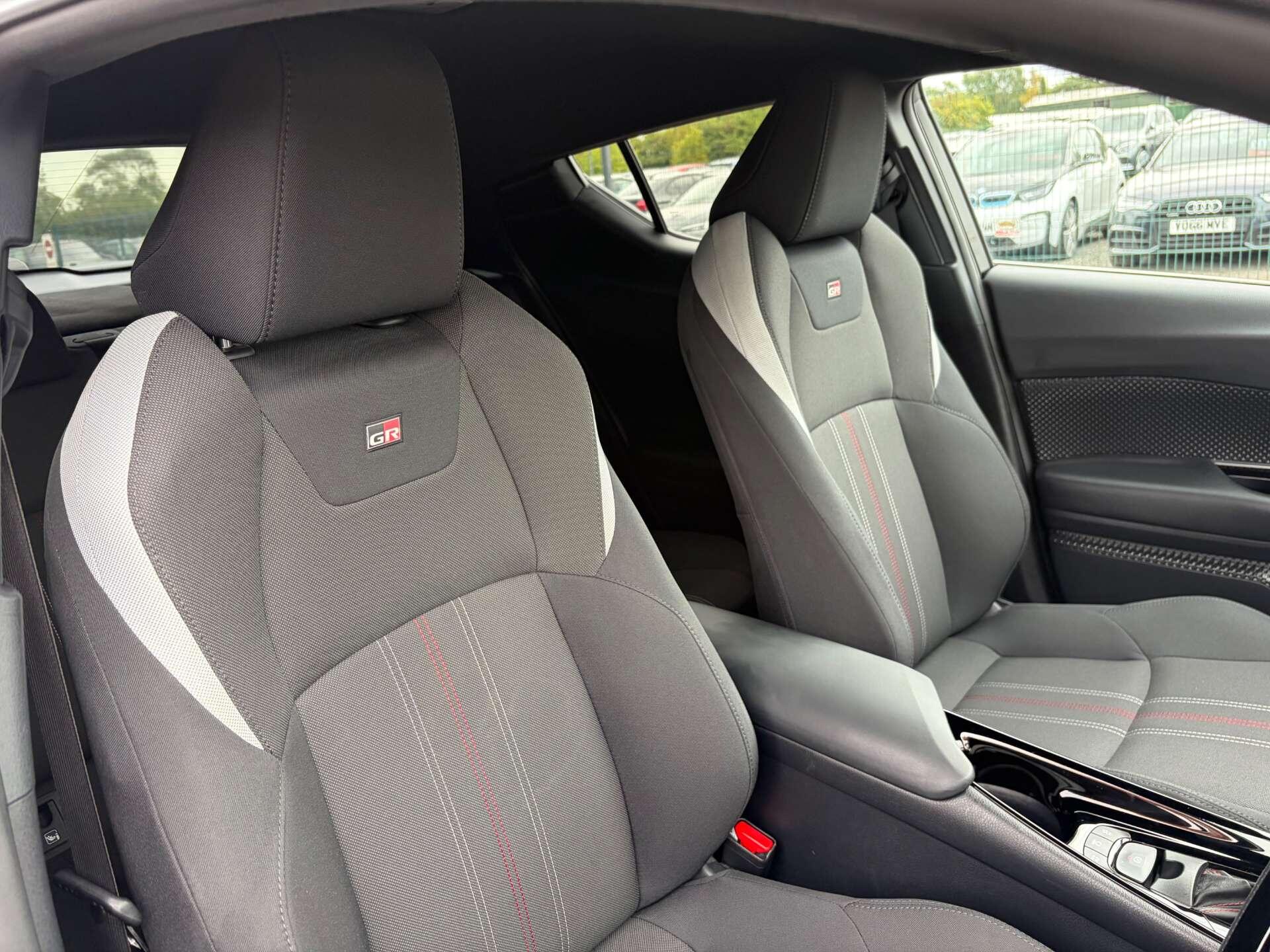 Toyota C-HR view 36