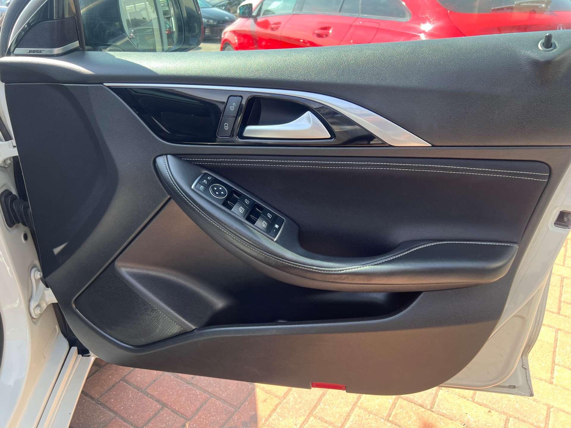 Infiniti Q30 view 50