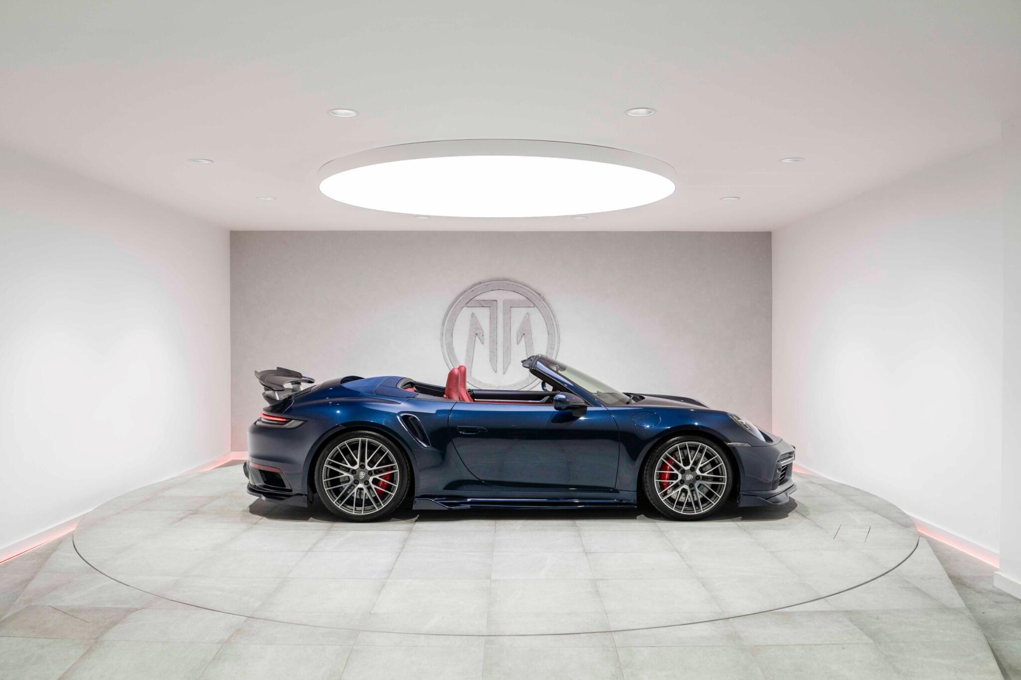 Porsche 911 view 19