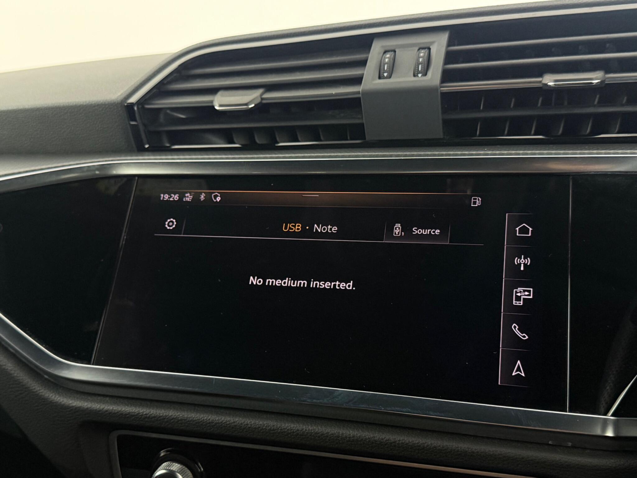 Audi Q3 view 24