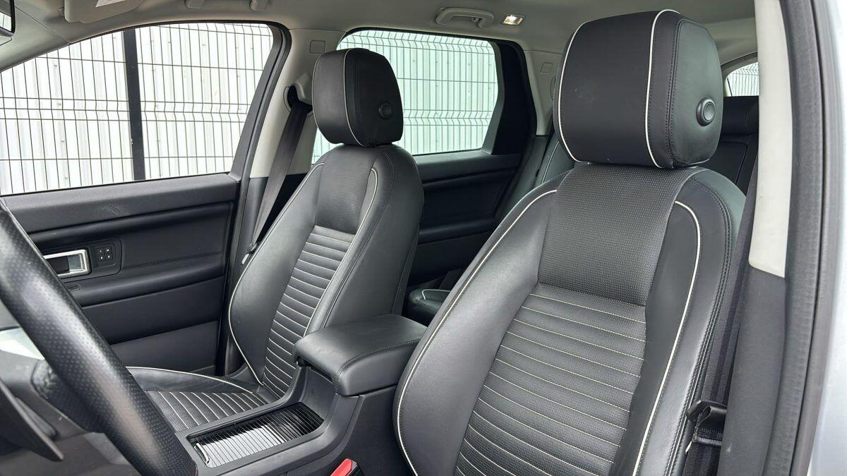 Land Rover Discovery Sport view 12