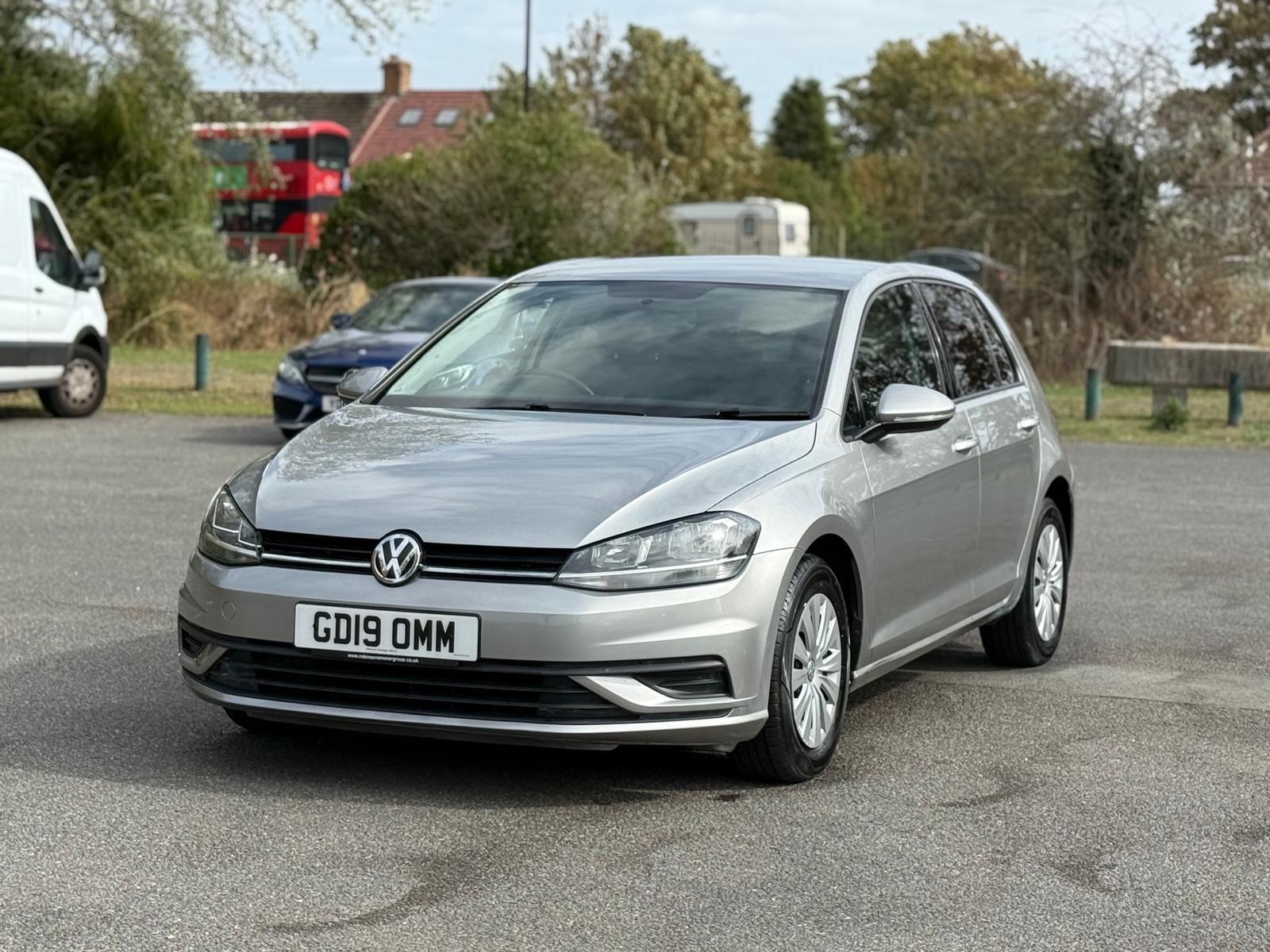 Volkswagen Golf view 4