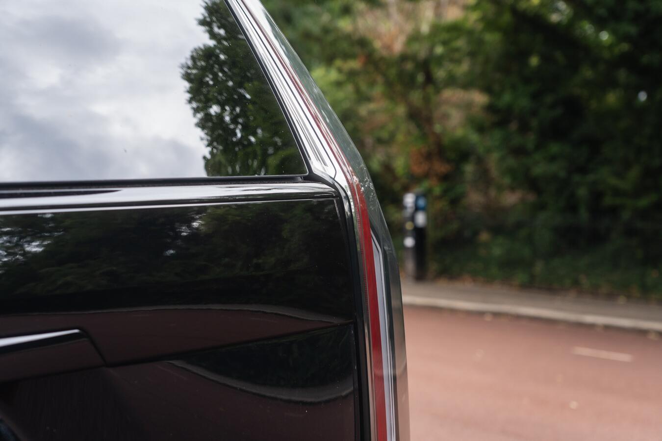 Cadillac Escalade view 23