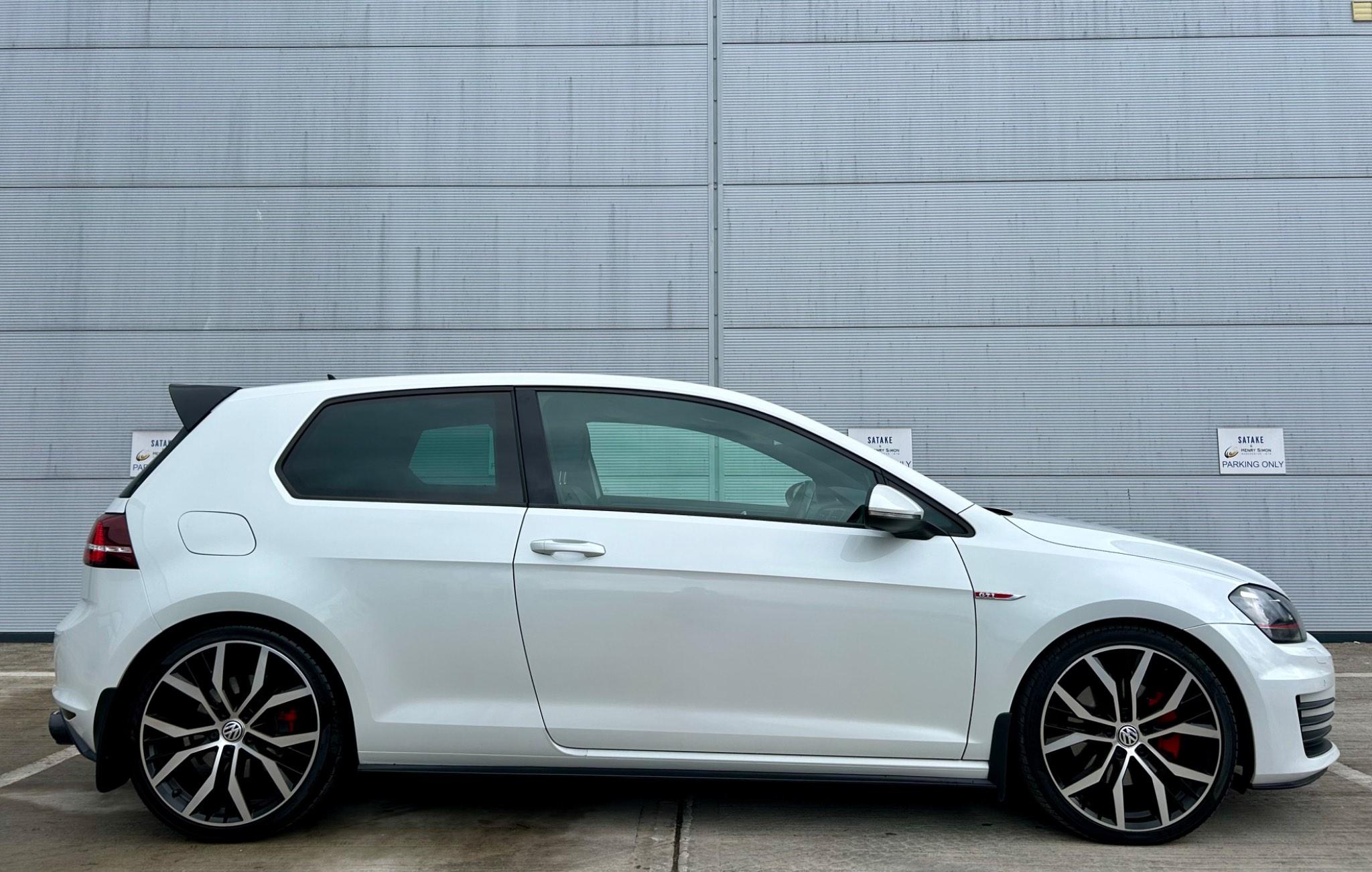 Volkswagen Golf view 8