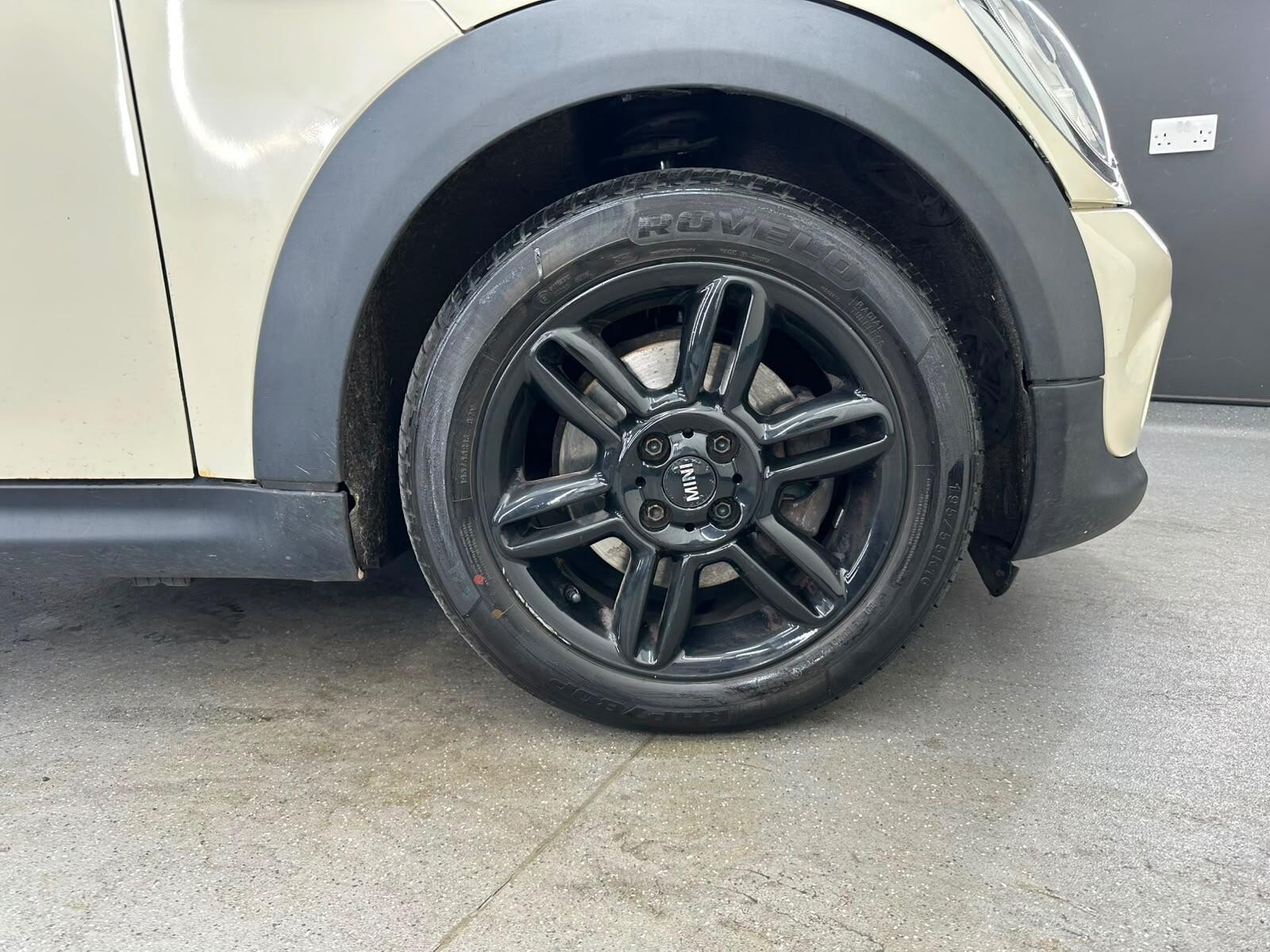 Mini Hatch view 18