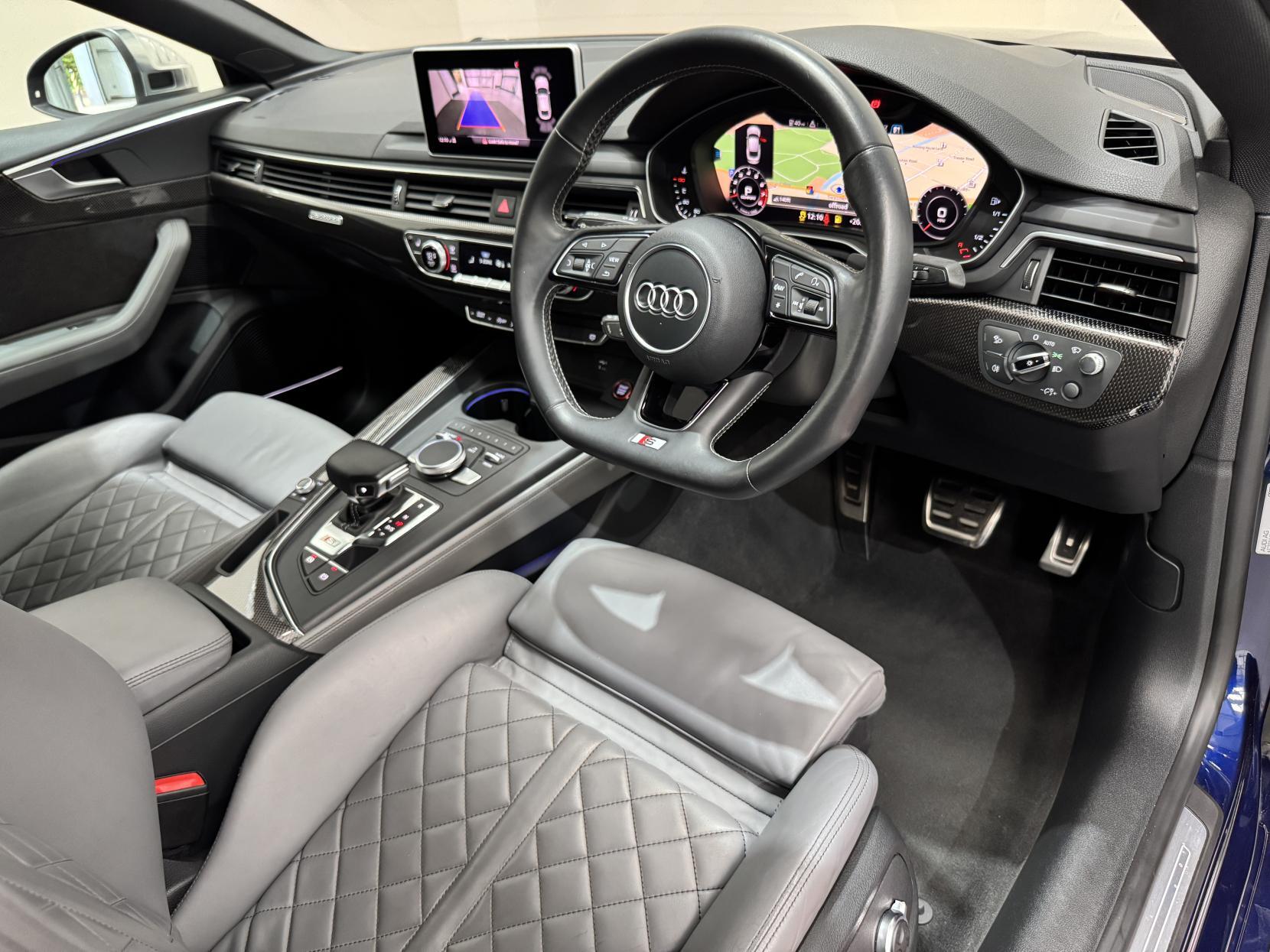 Audi S5 view 17