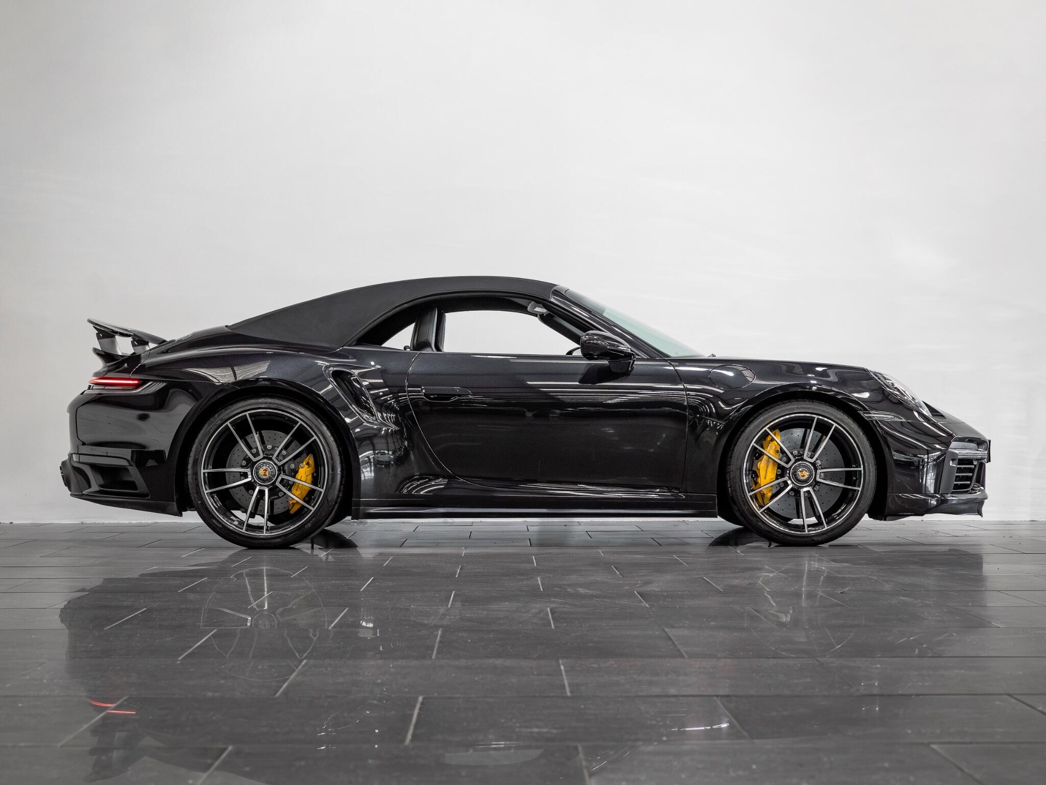 Porsche 911 view 8