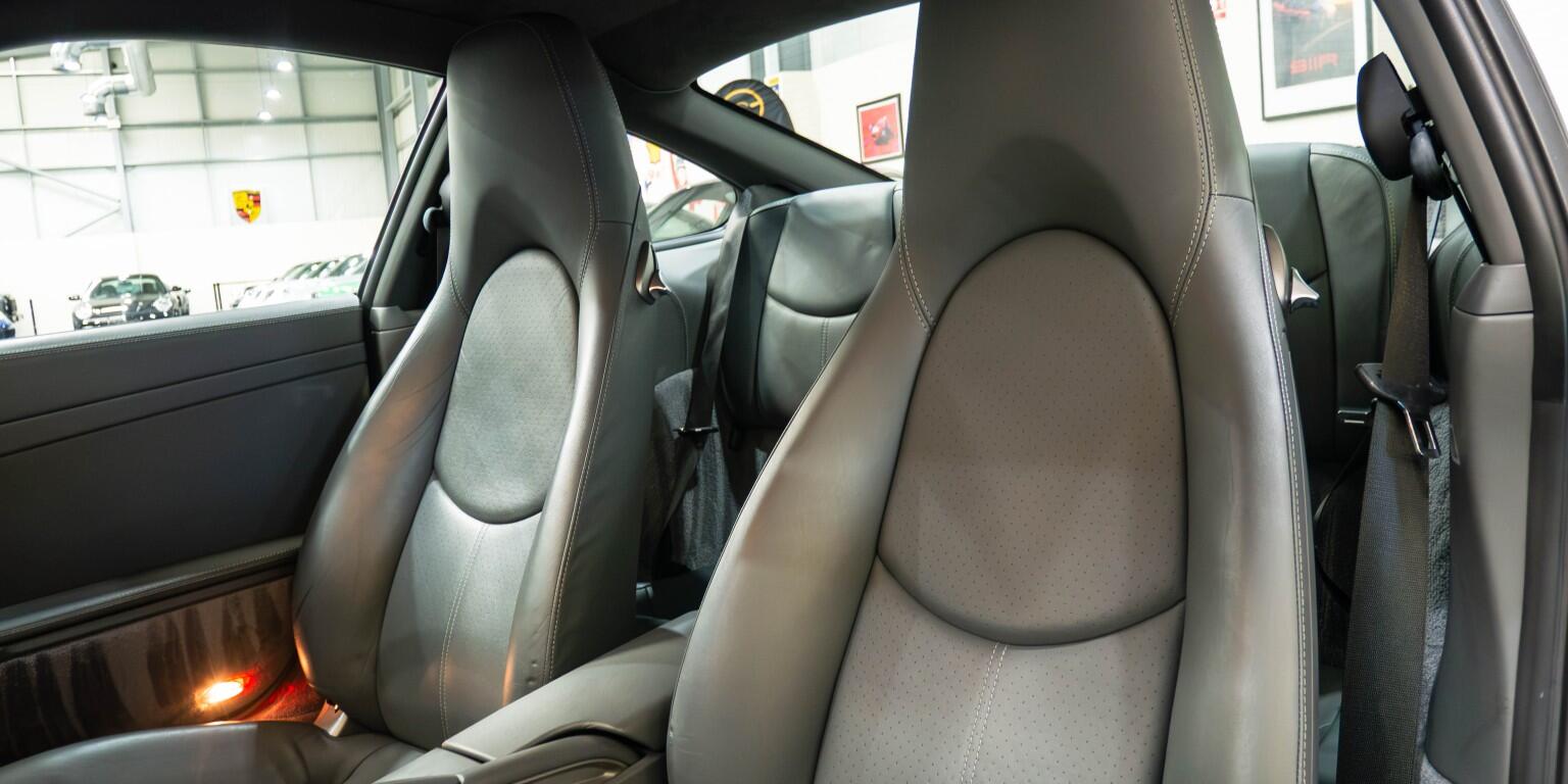 Porsche 911 view 19