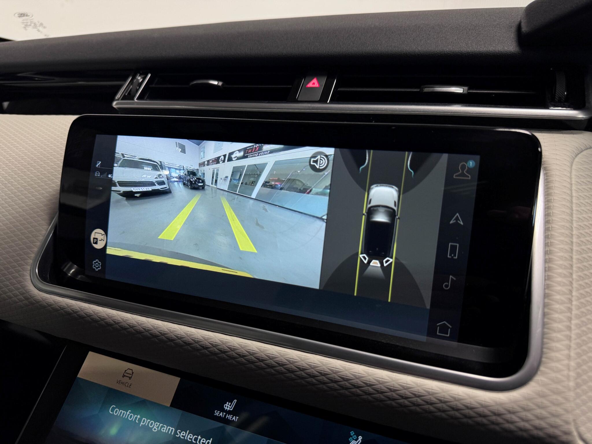 Land Rover Range Rover Velar view 11