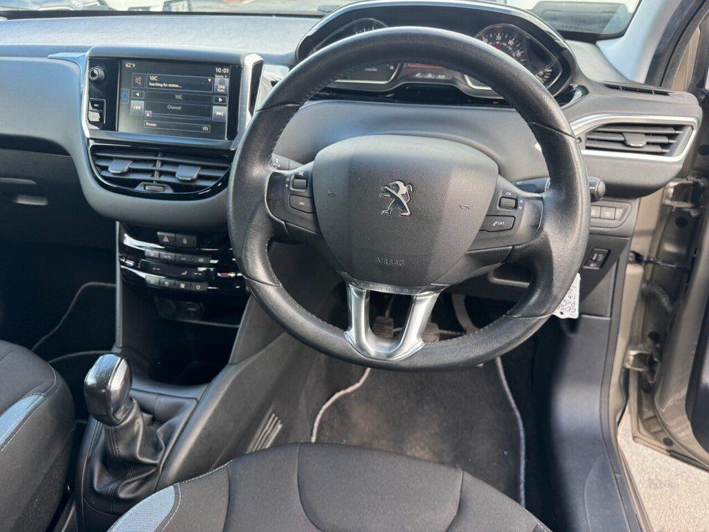 Peugeot 208 view 26