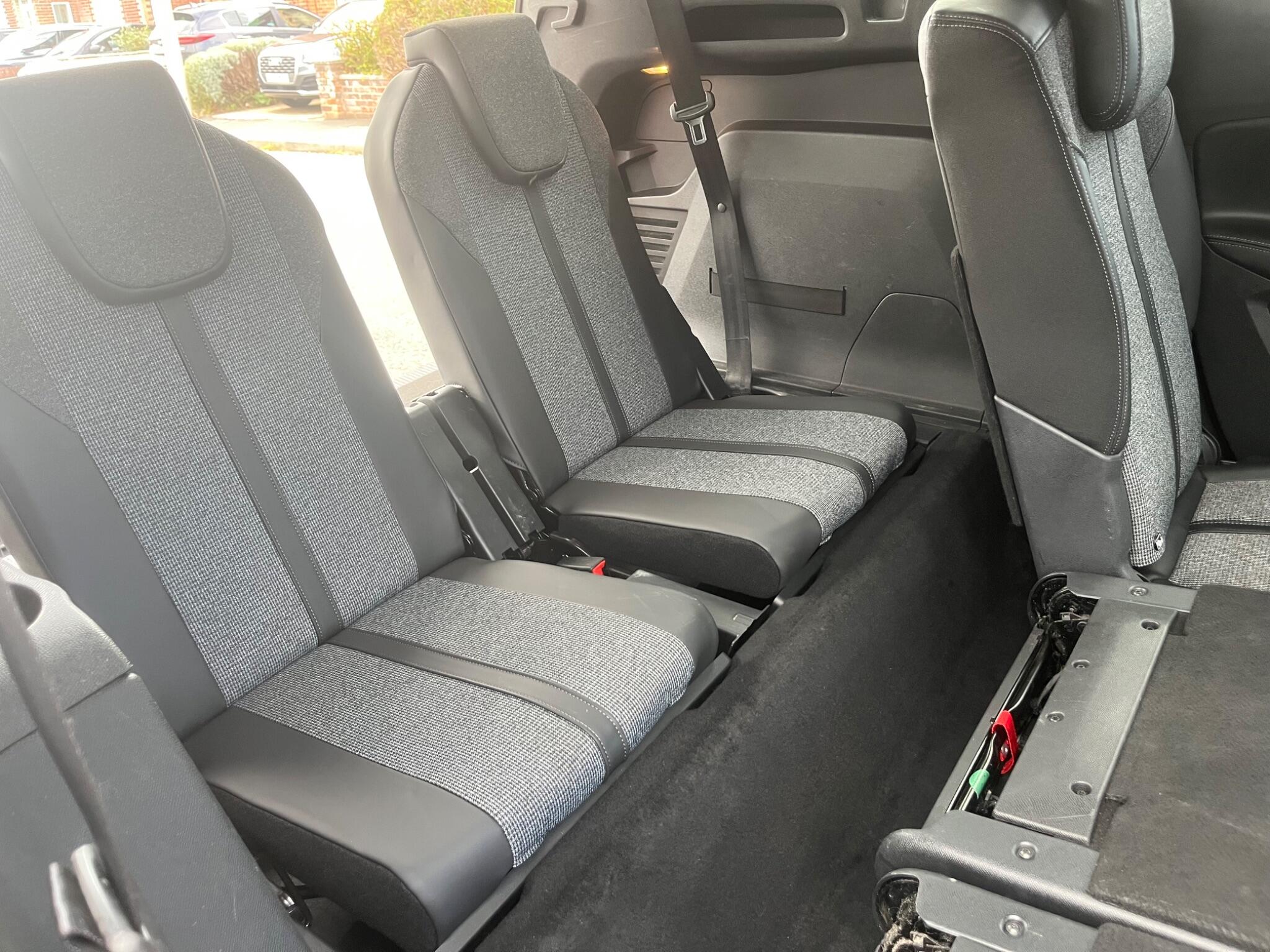Peugeot 5008 view 13