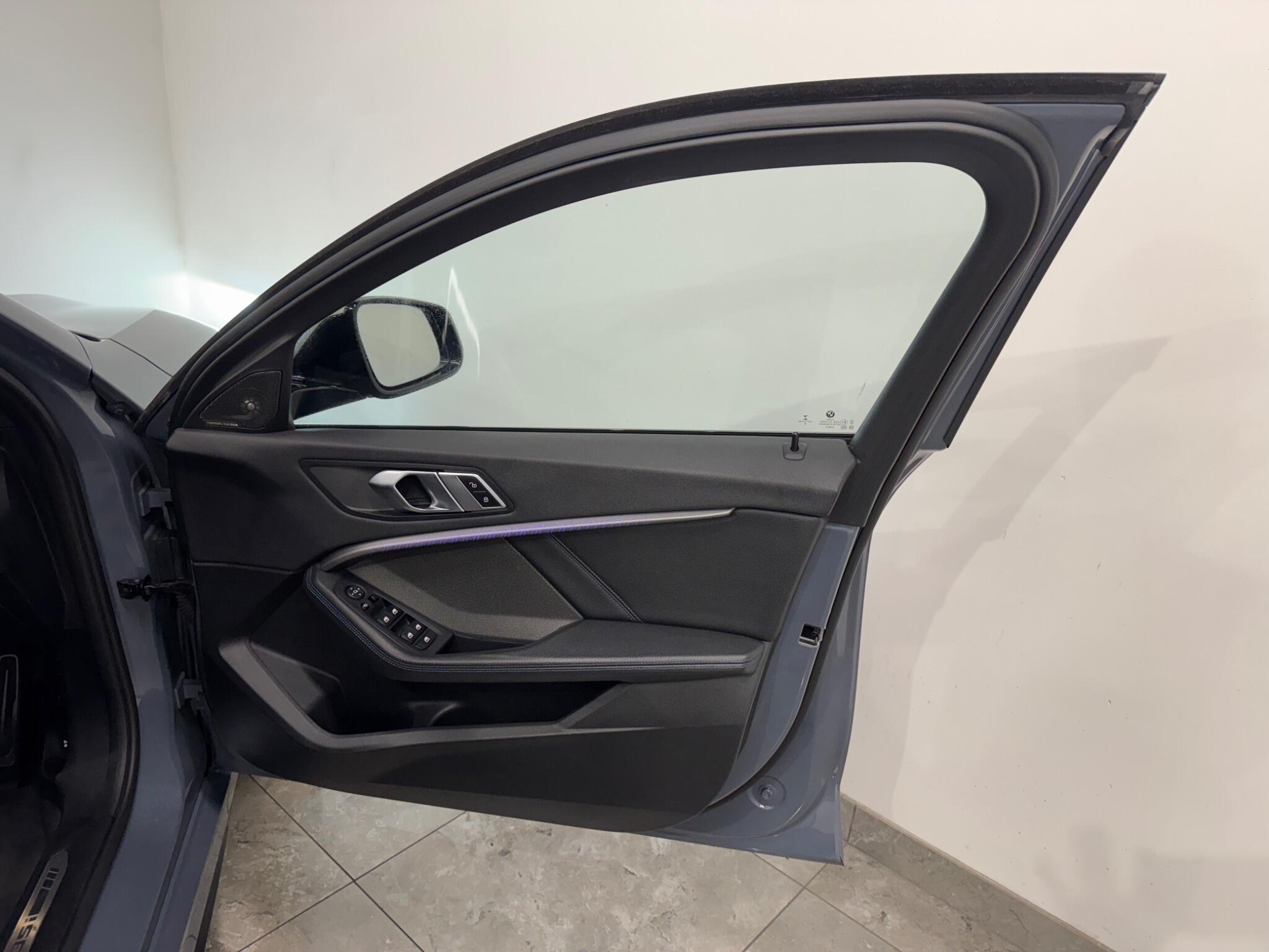 BMW 1 Series view 12