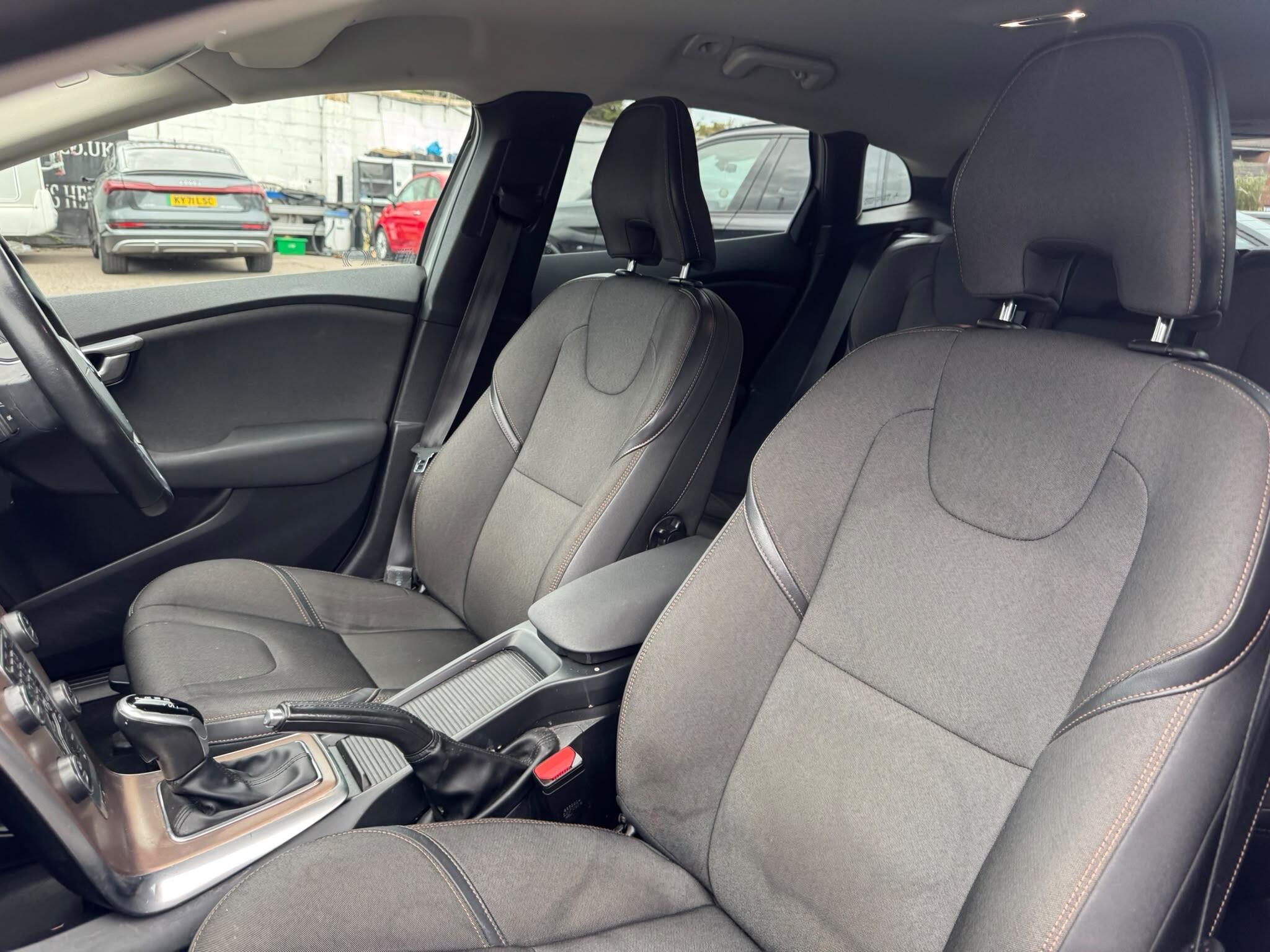 Volvo V40 Cross Country view 75