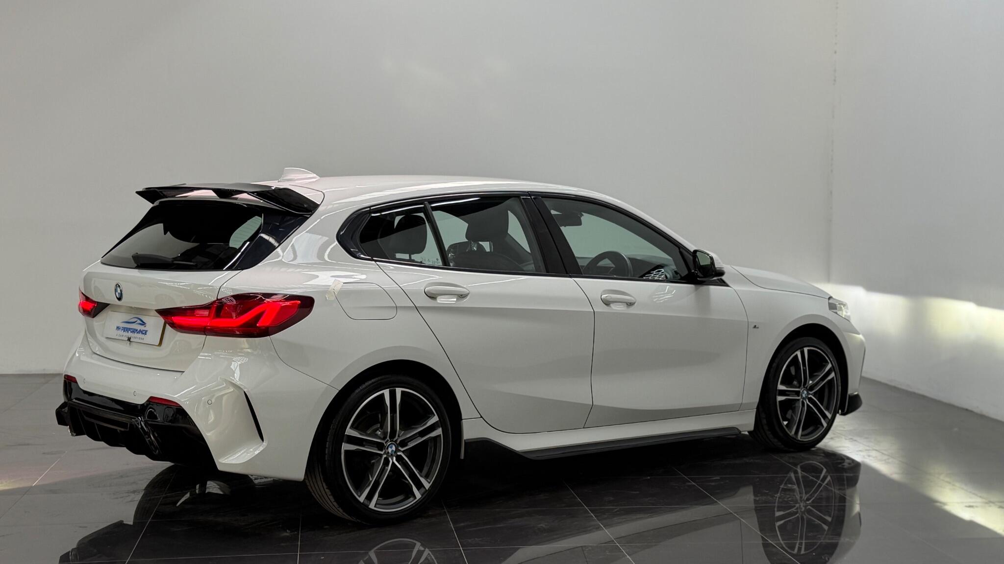 BMW 1 Series view 22
