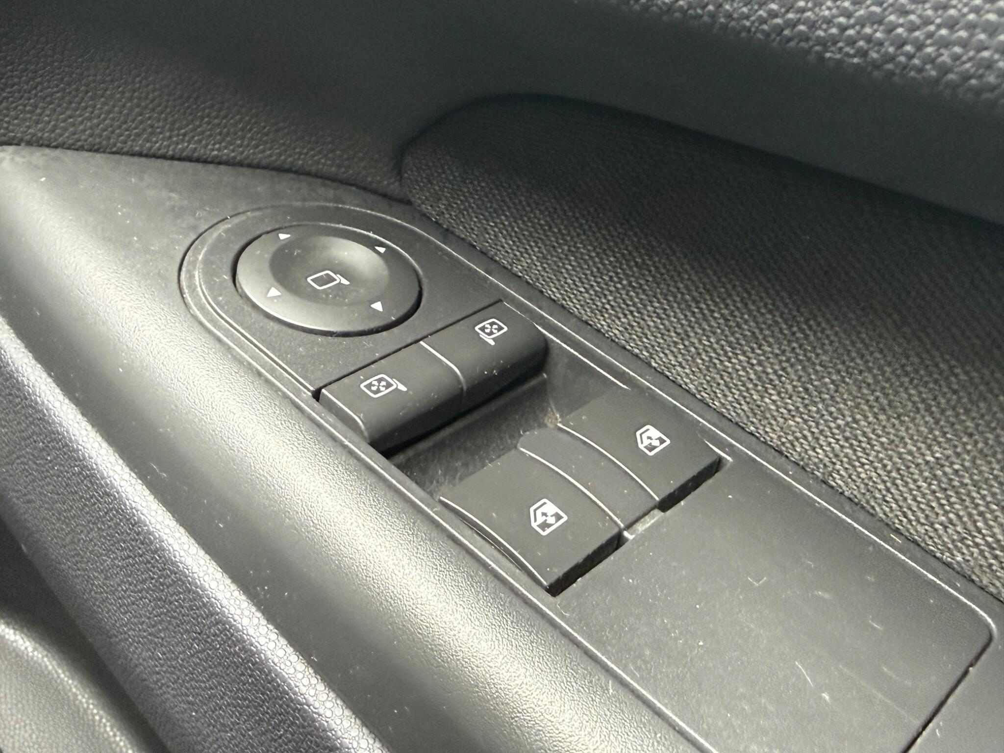 Vauxhall Zafira view 35