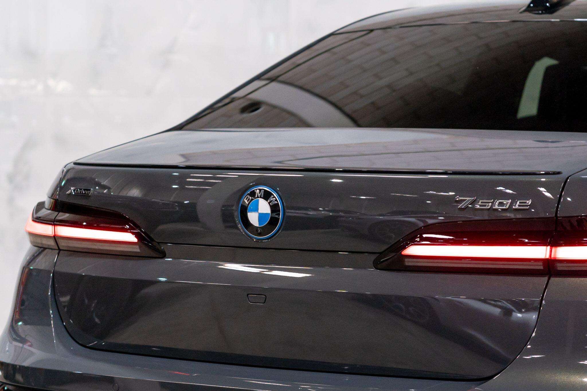 BMW 7 Series view 43