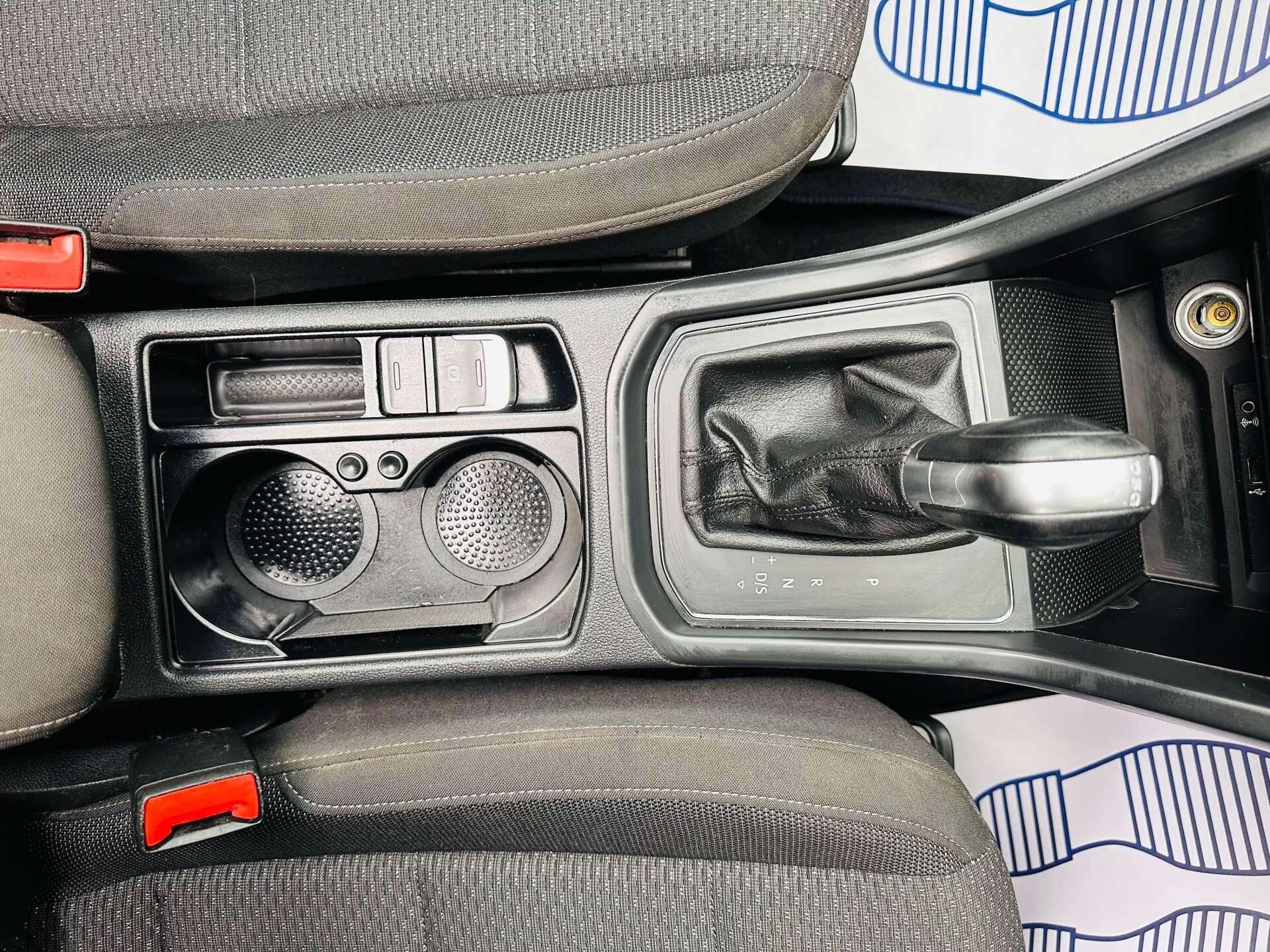 Volkswagen Touran view 18