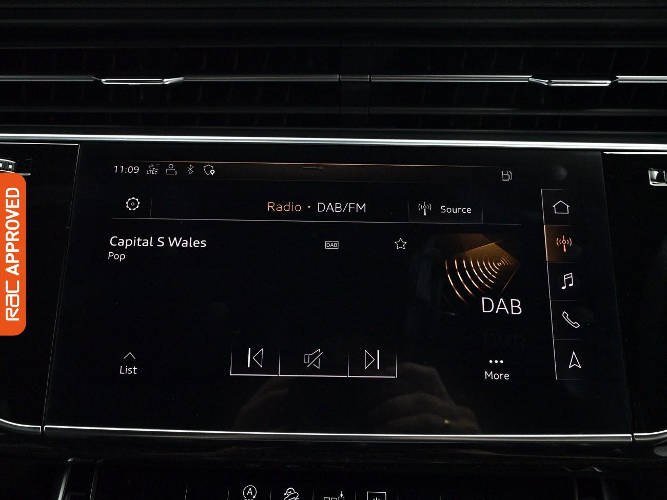 Audi Q7 view 24