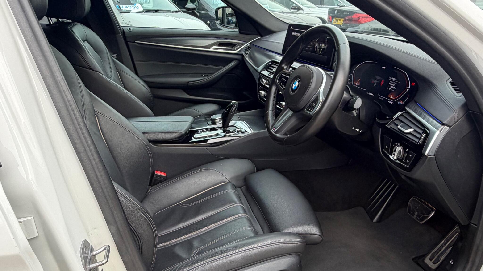 BMW 5 Series view 8