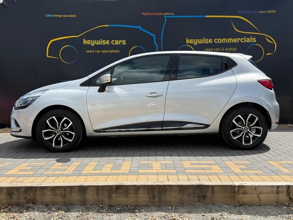 Renault Clio view 2