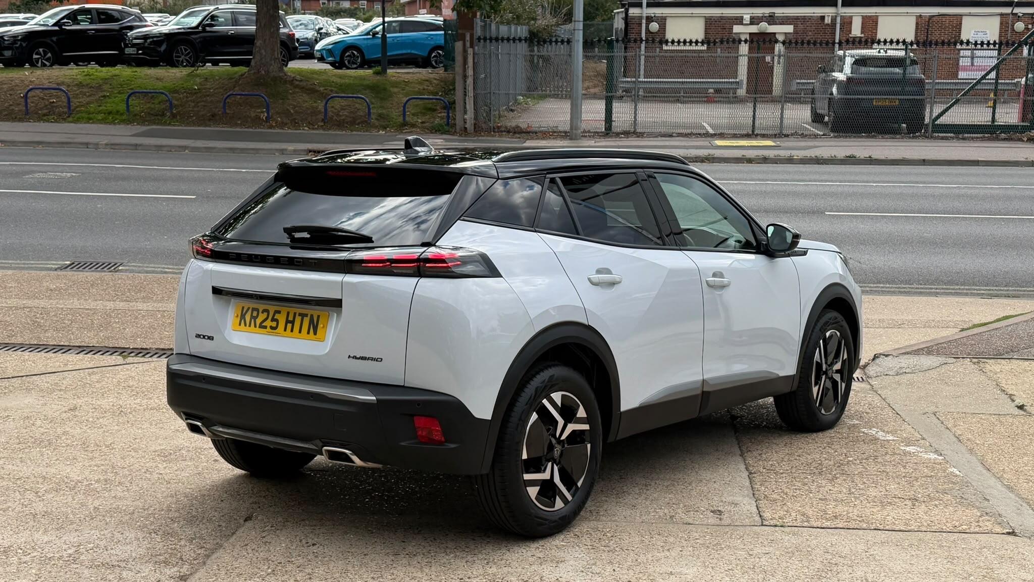 Peugeot 2008 view 11
