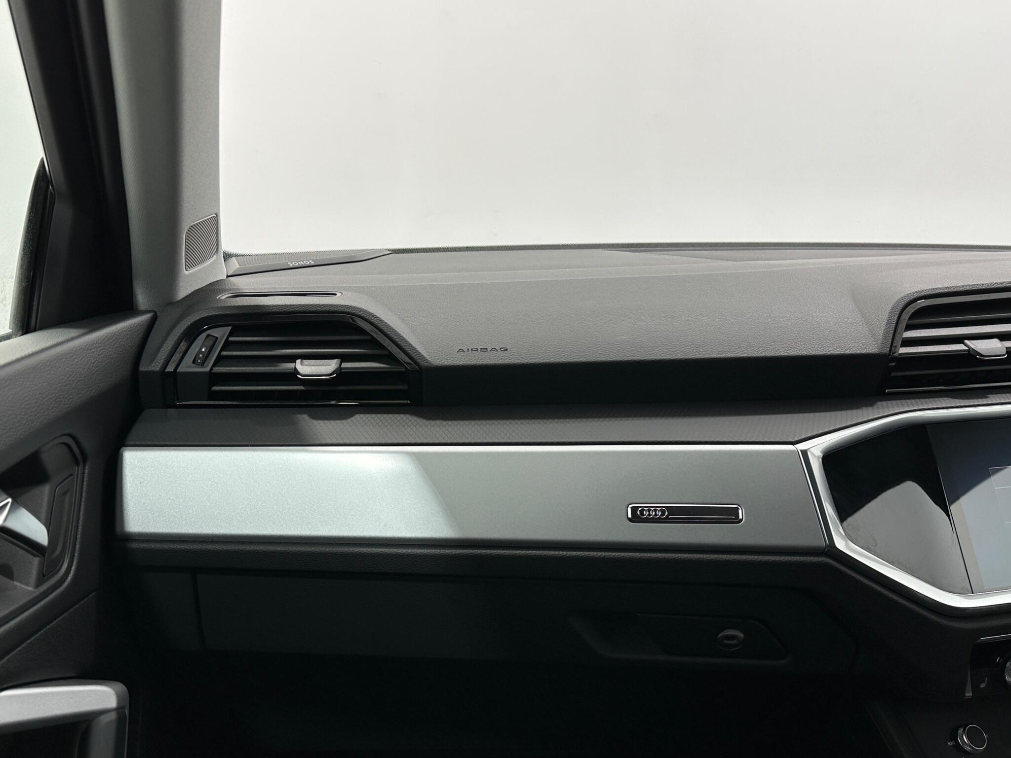 Audi Q3 view 29
