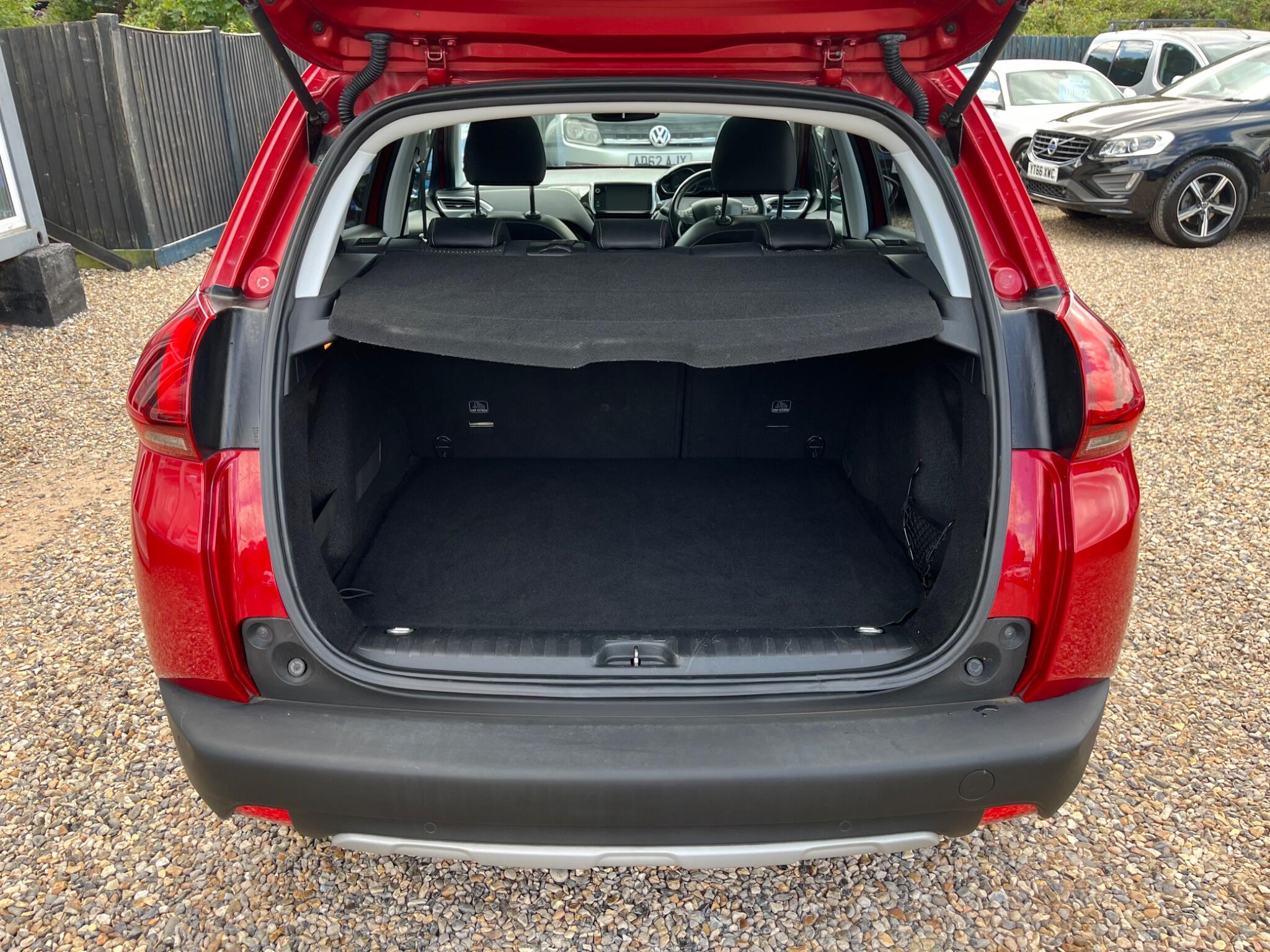Peugeot 2008 view 6