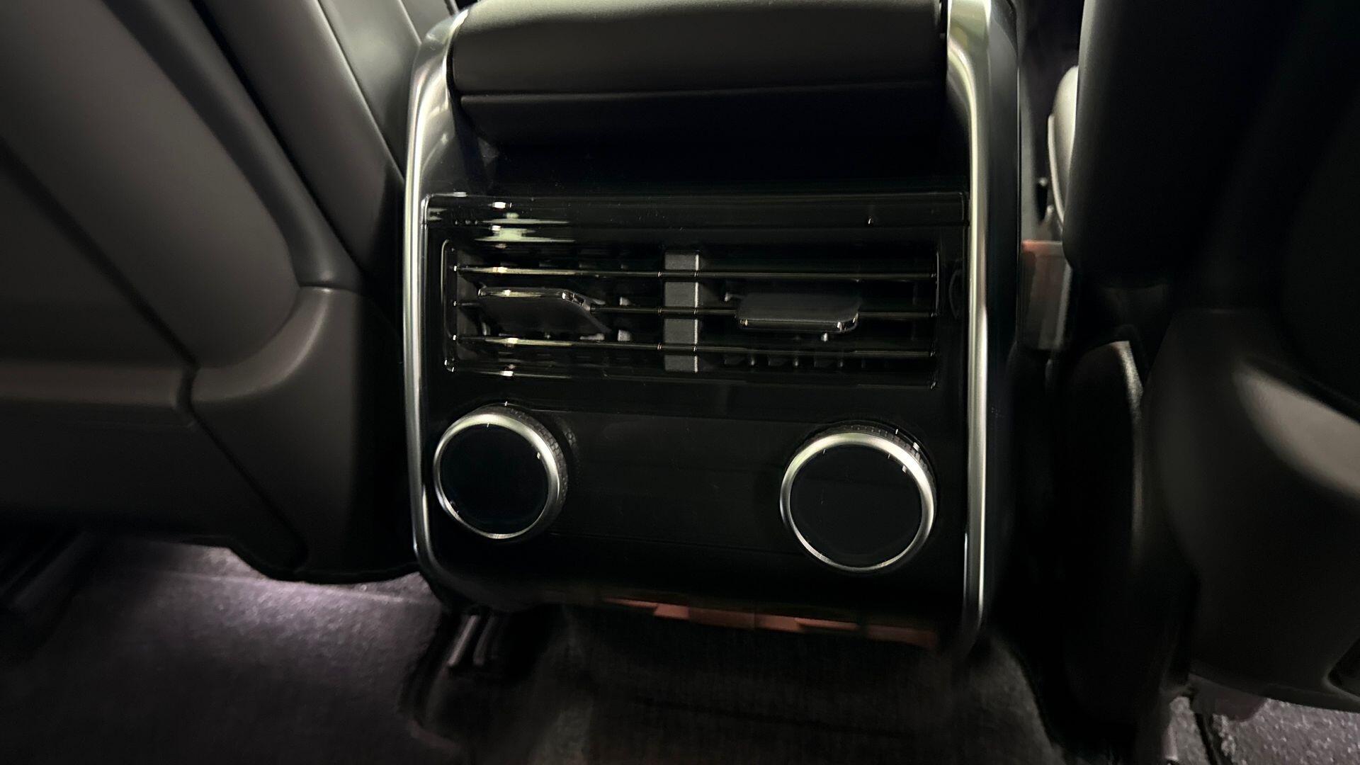 Land Rover Range Rover view 18