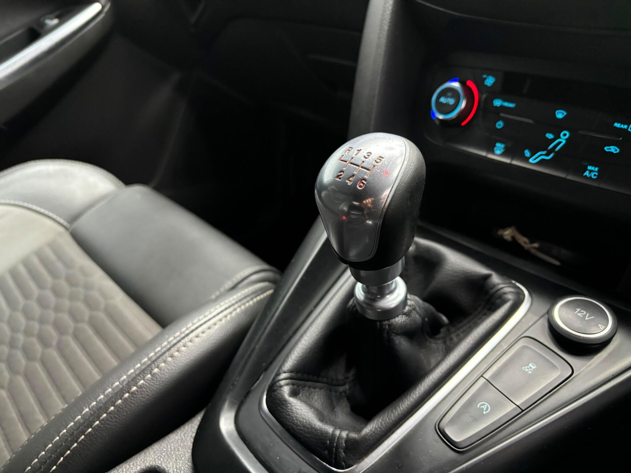 Ford Focus view 14
