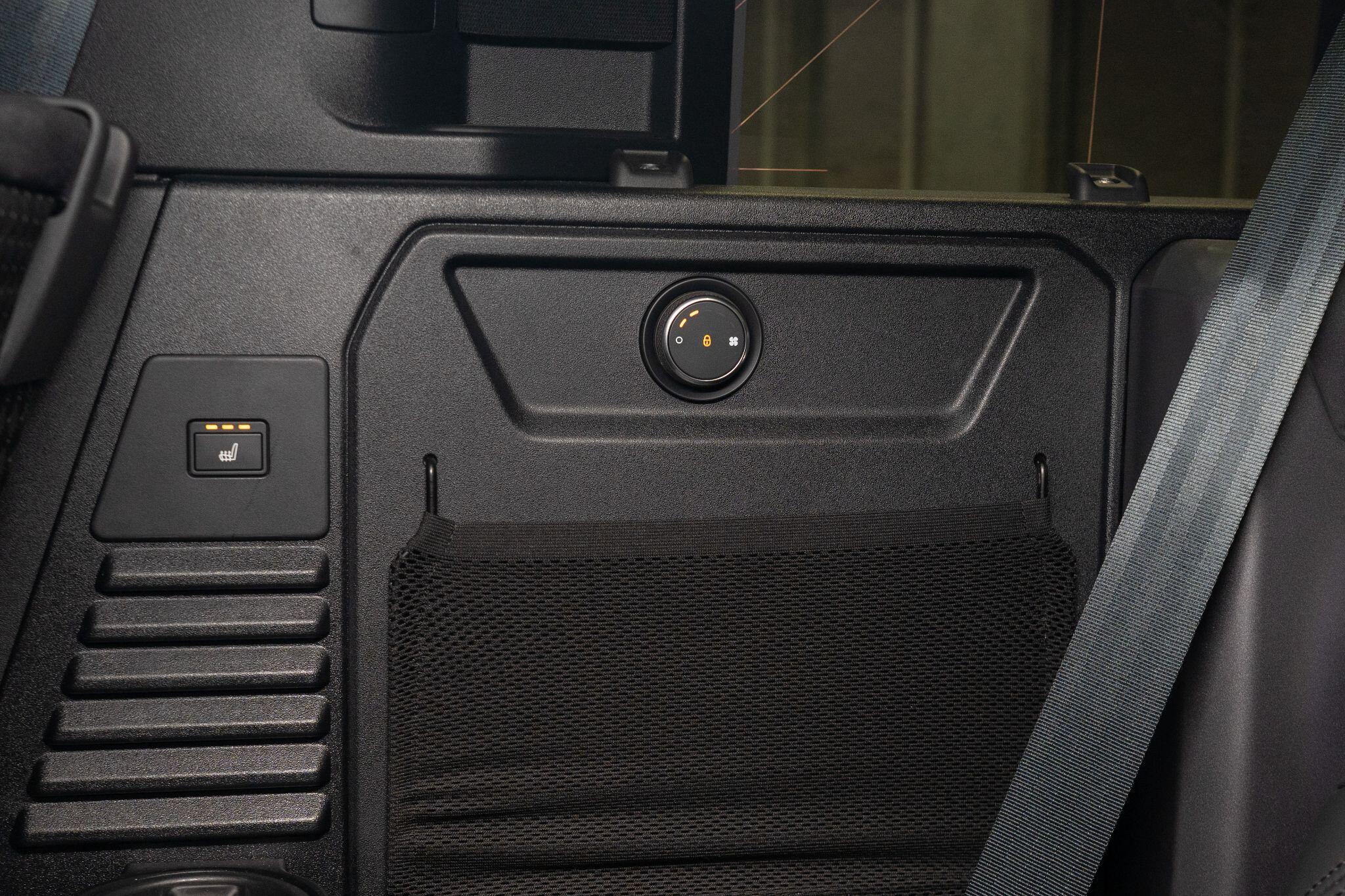 Land Rover Defender view 23