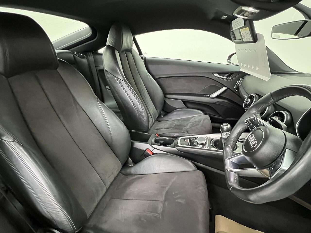 Audi TT view 12