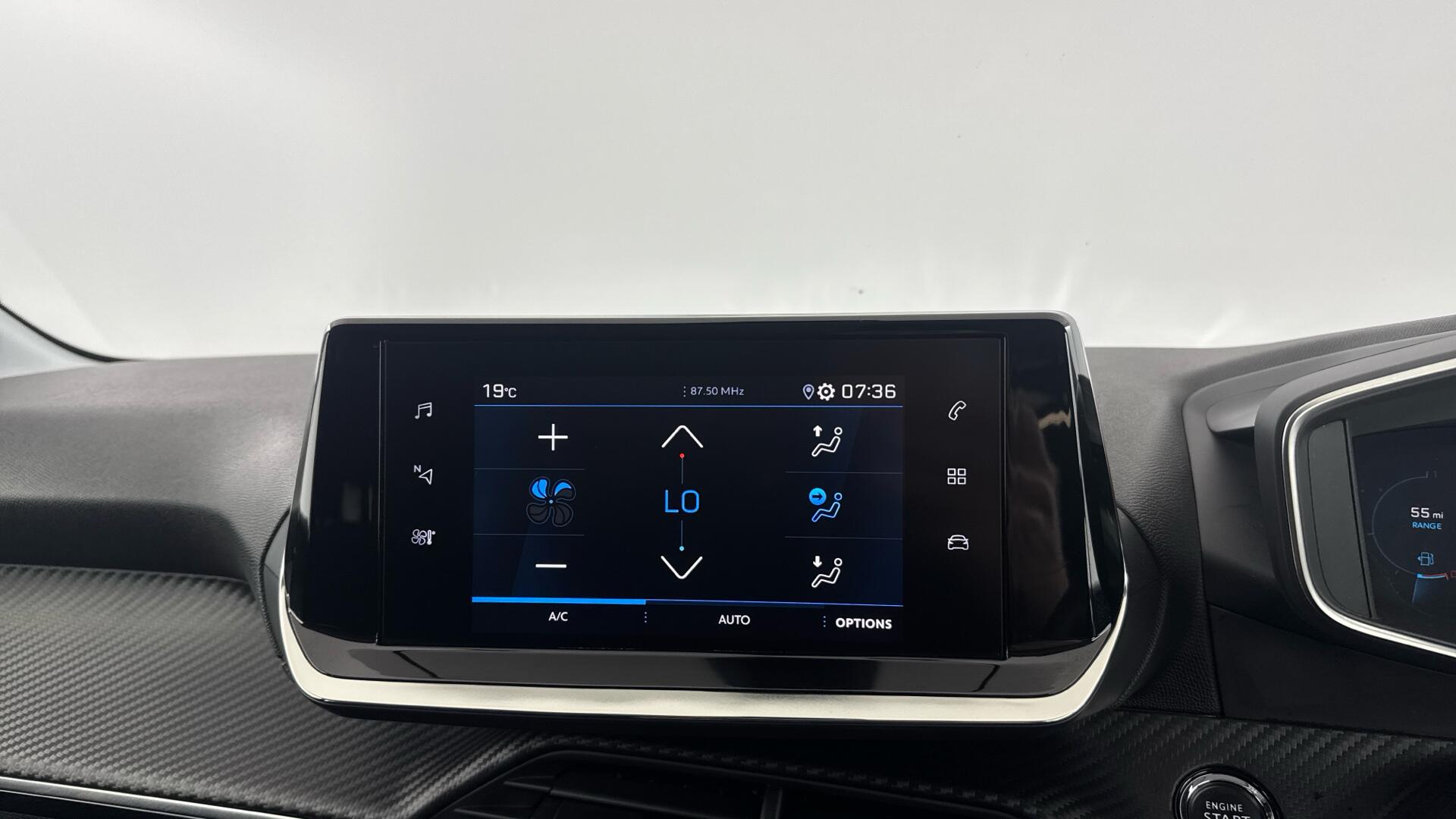 Peugeot 208 view 26