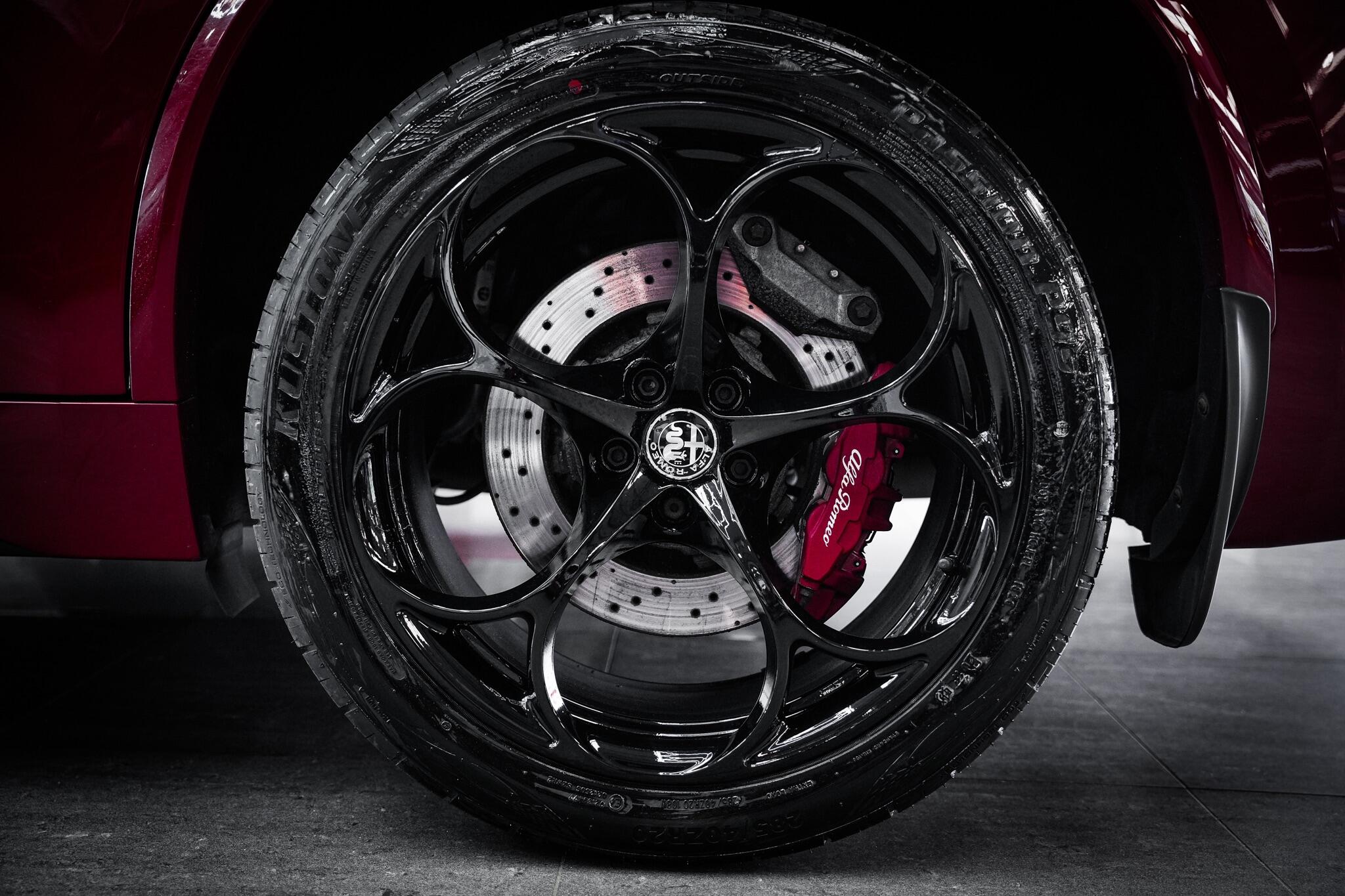 Alfa Romeo Stelvio view 29