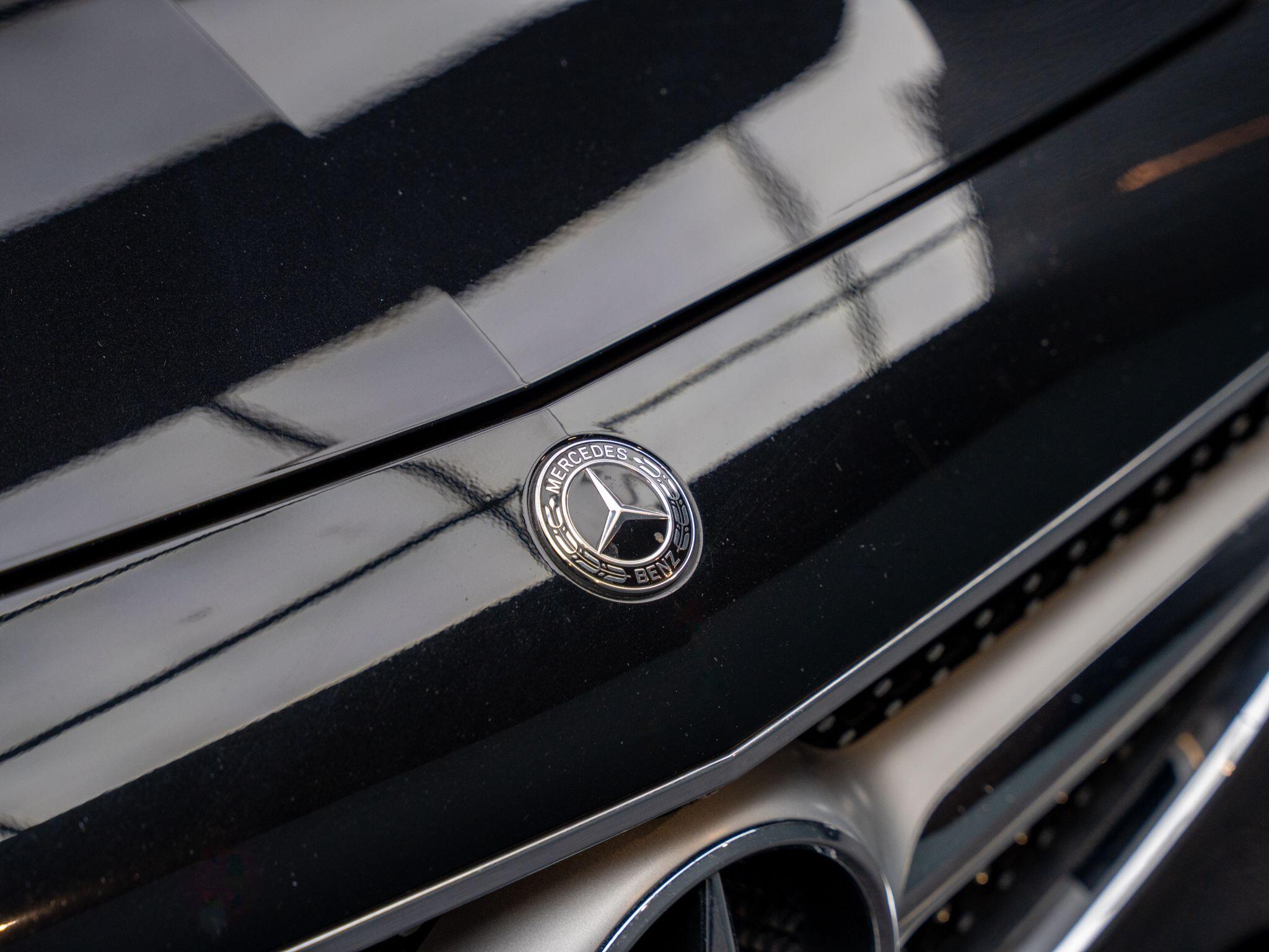Mercedes-Benz S-Class view 31