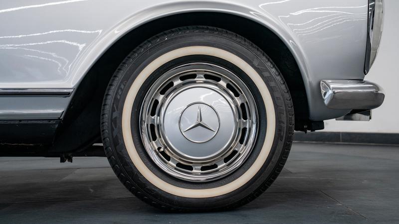 Mercedes-Benz SL view 12