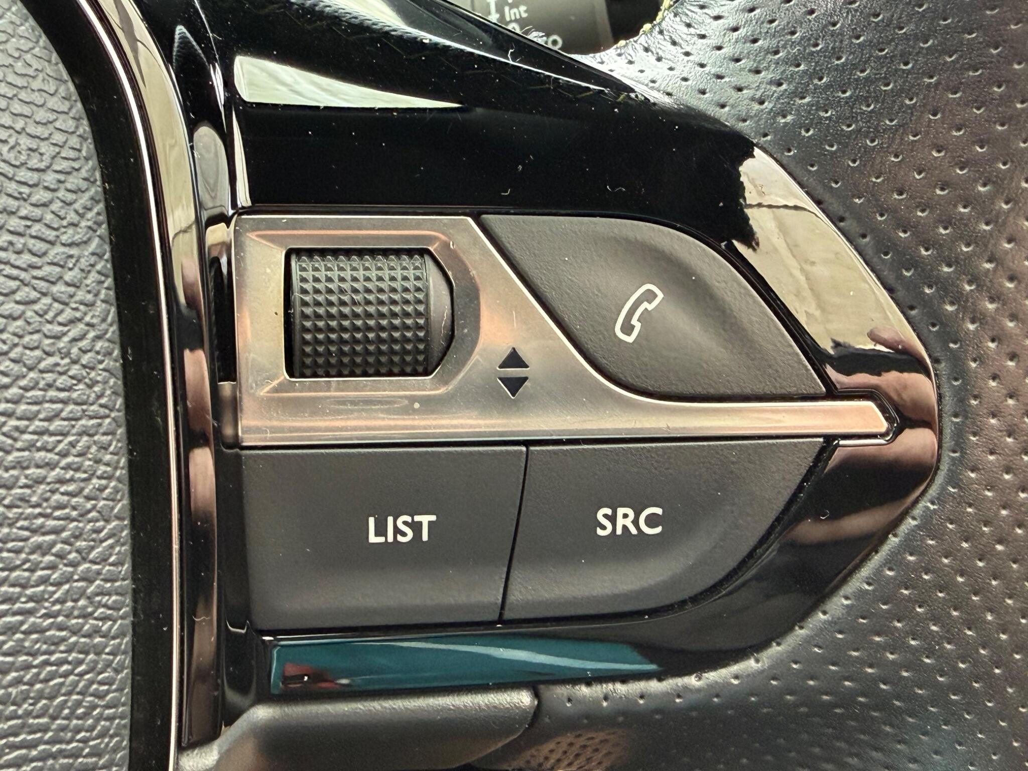 Peugeot E-2008 view 31