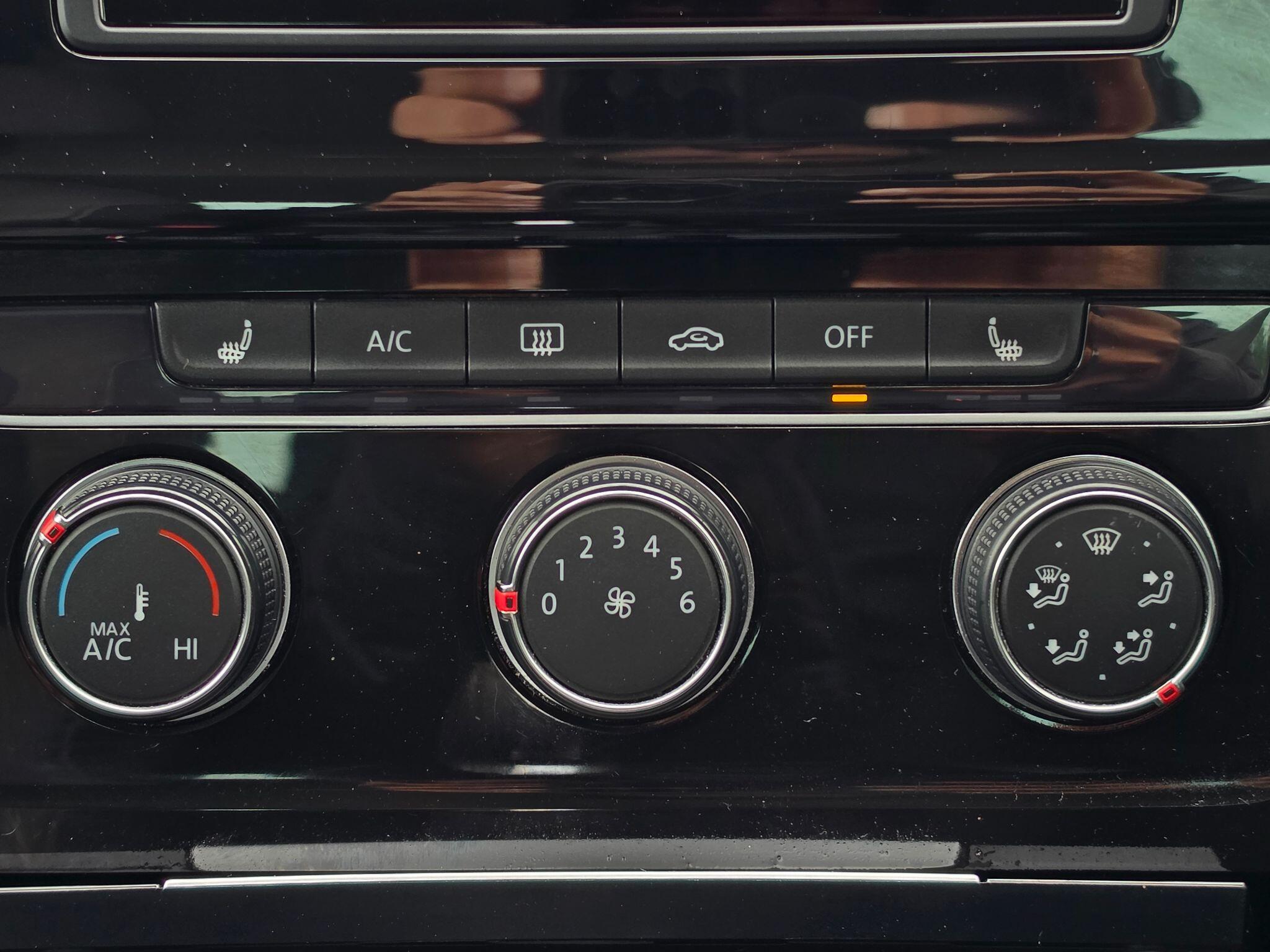 Volkswagen Golf view 20
