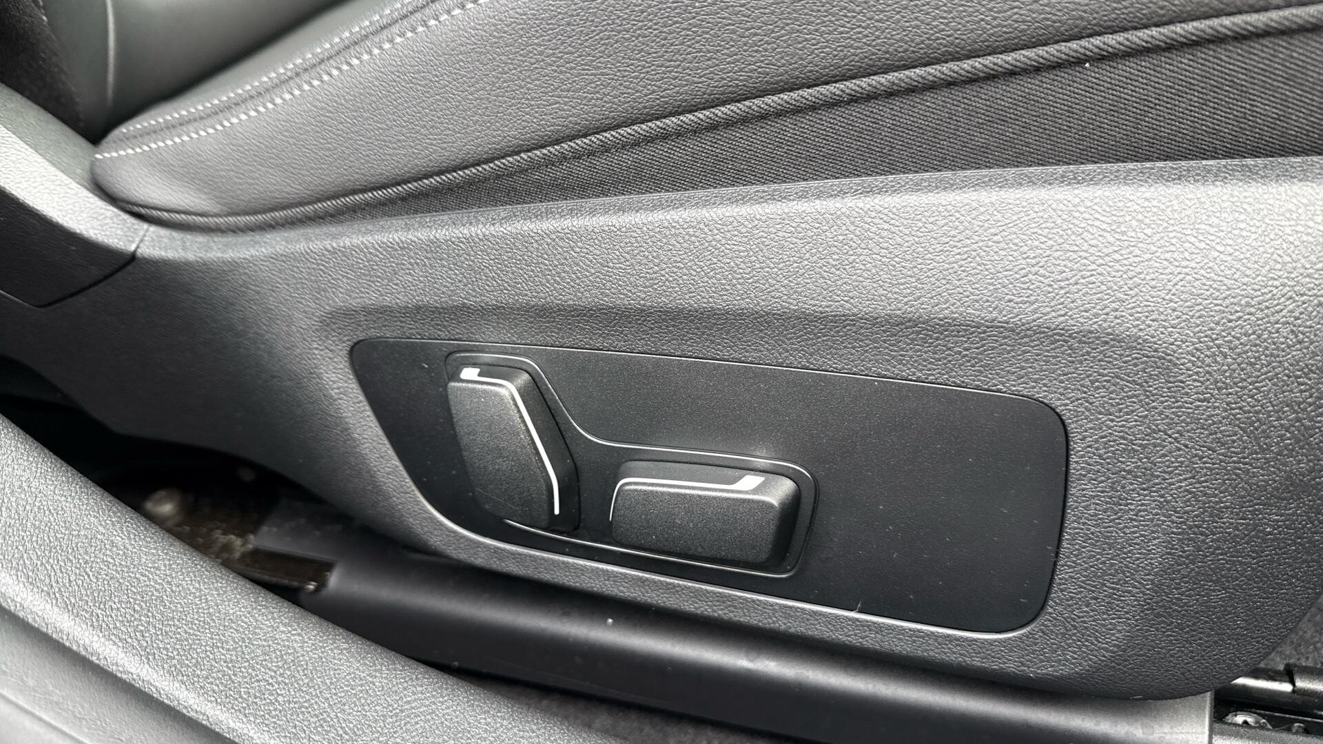 BMW i4 view 28