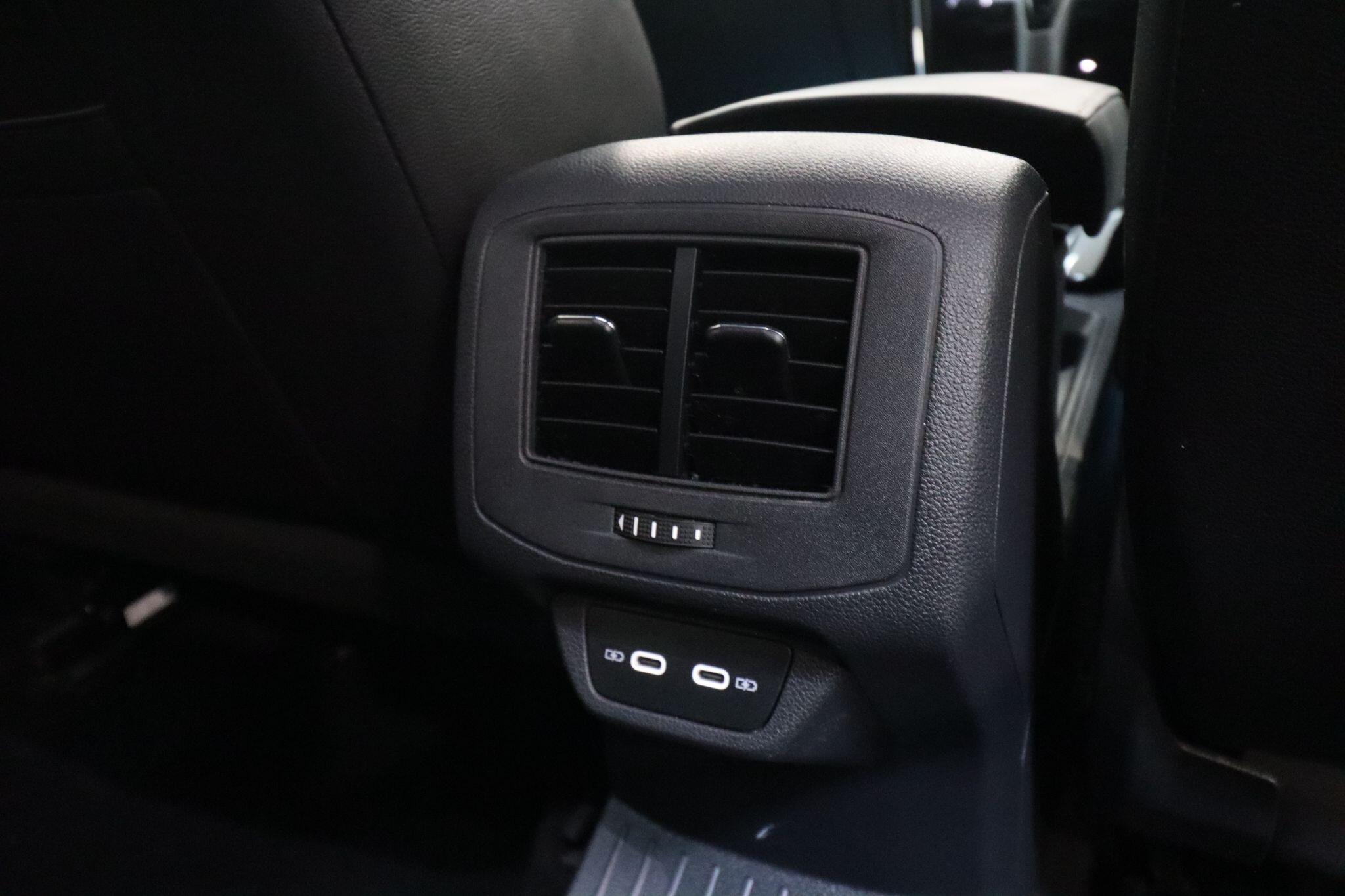 Volkswagen T-Roc view 42