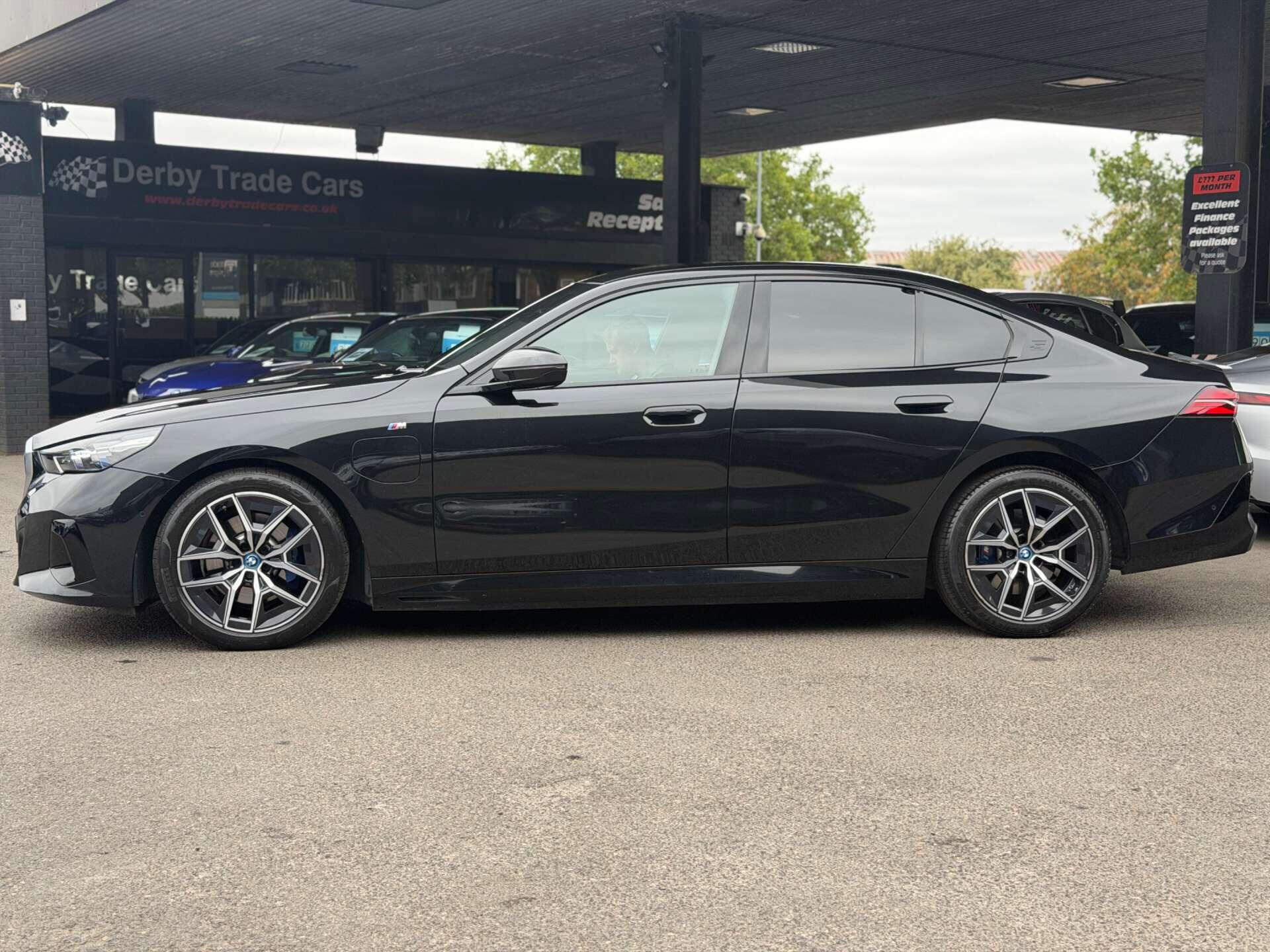 BMW 5 Series view 10