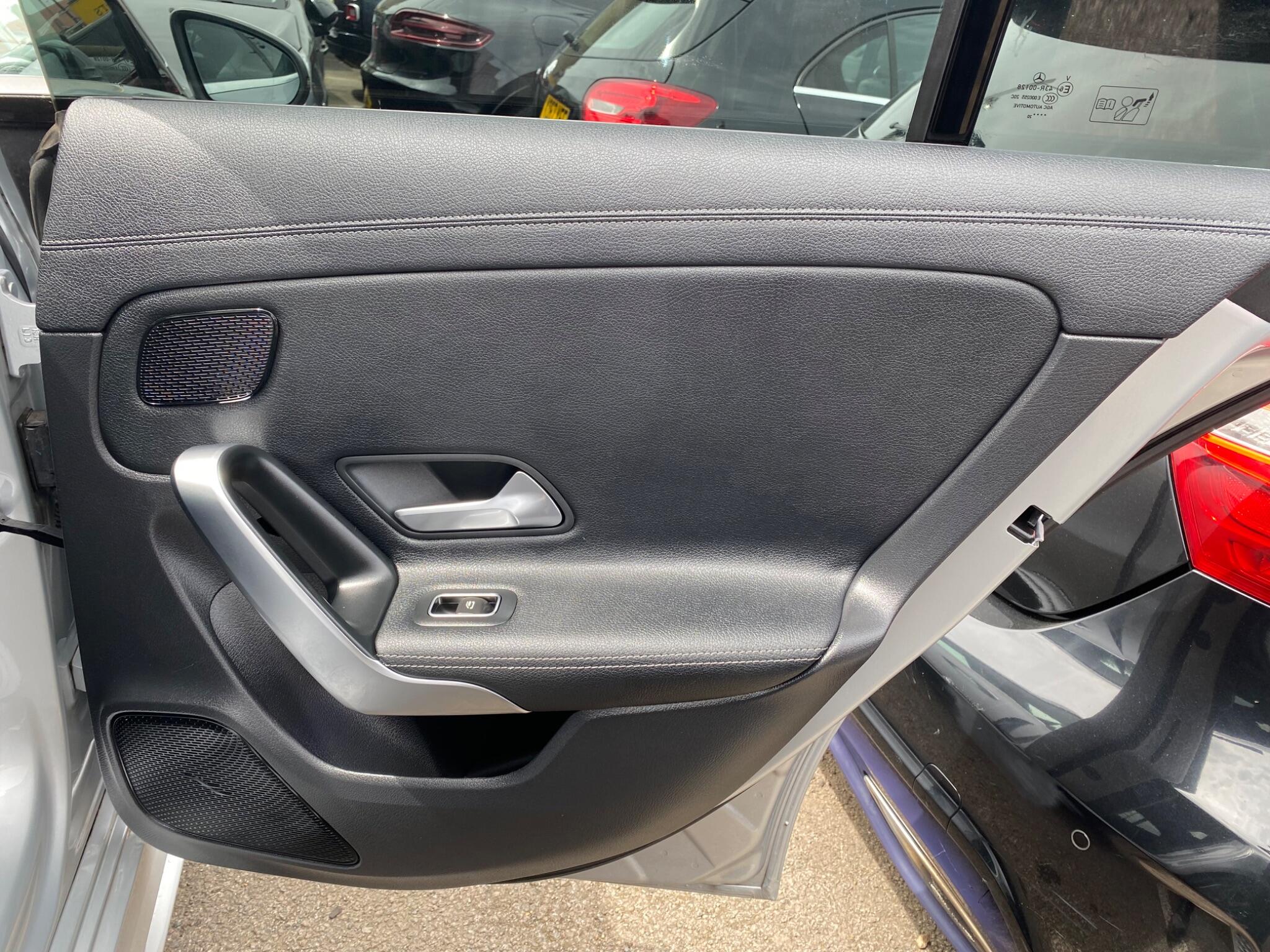 Mercedes-Benz Cla view 33