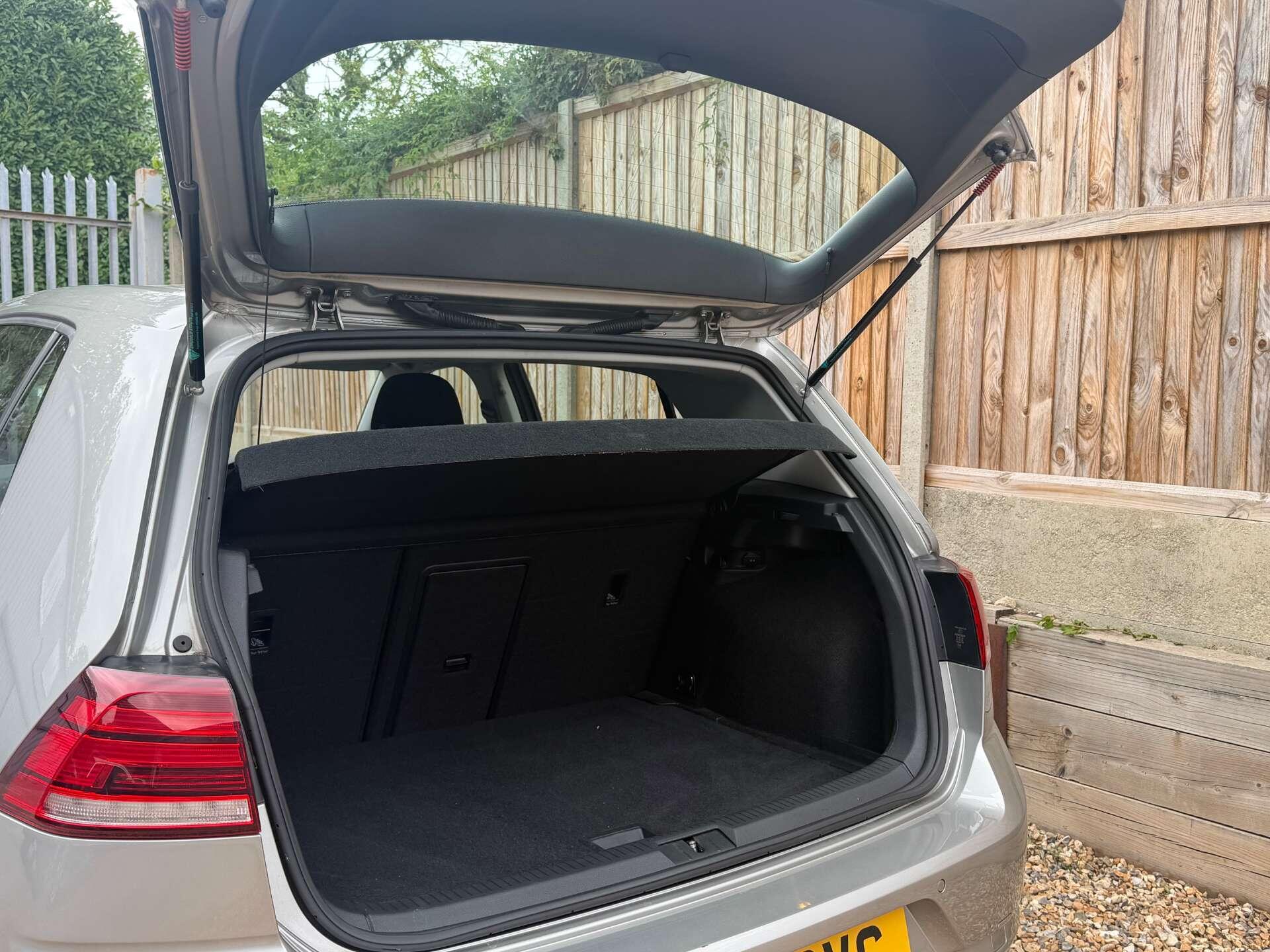 Volkswagen Golf view 11